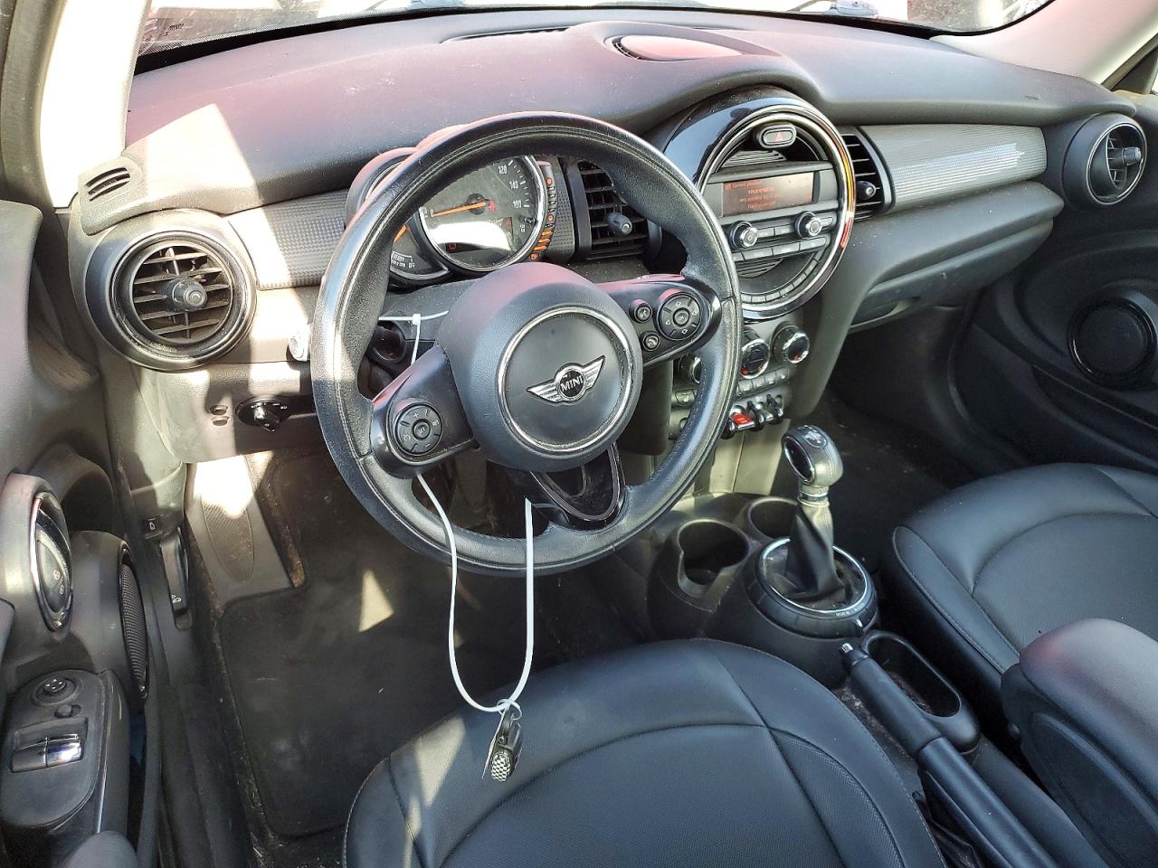 2015 Mini Cooper Red vin: WMWXM5C58FT942745