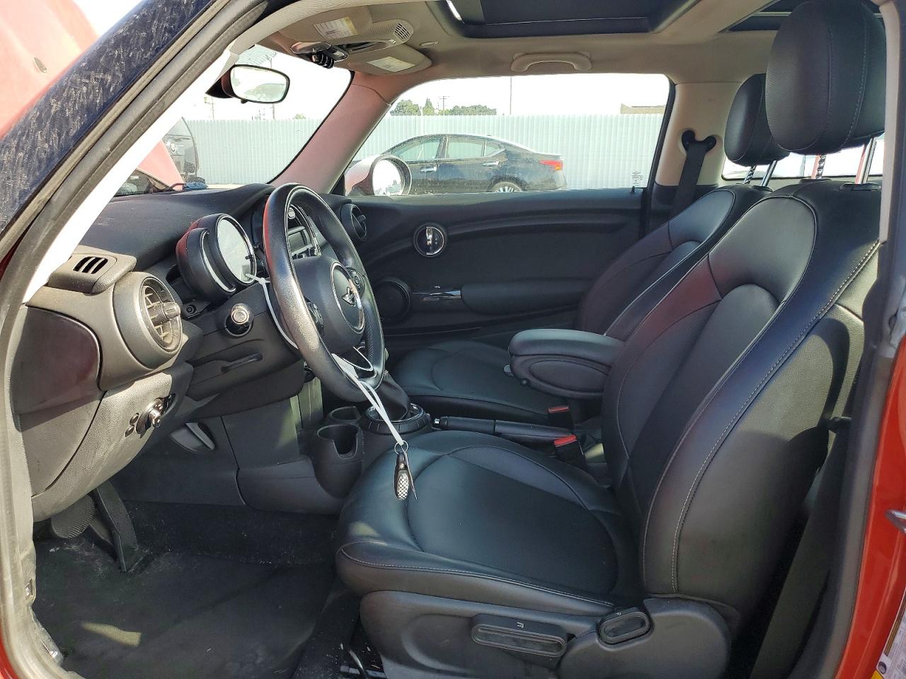 2015 Mini Cooper Red vin: WMWXM5C58FT942745