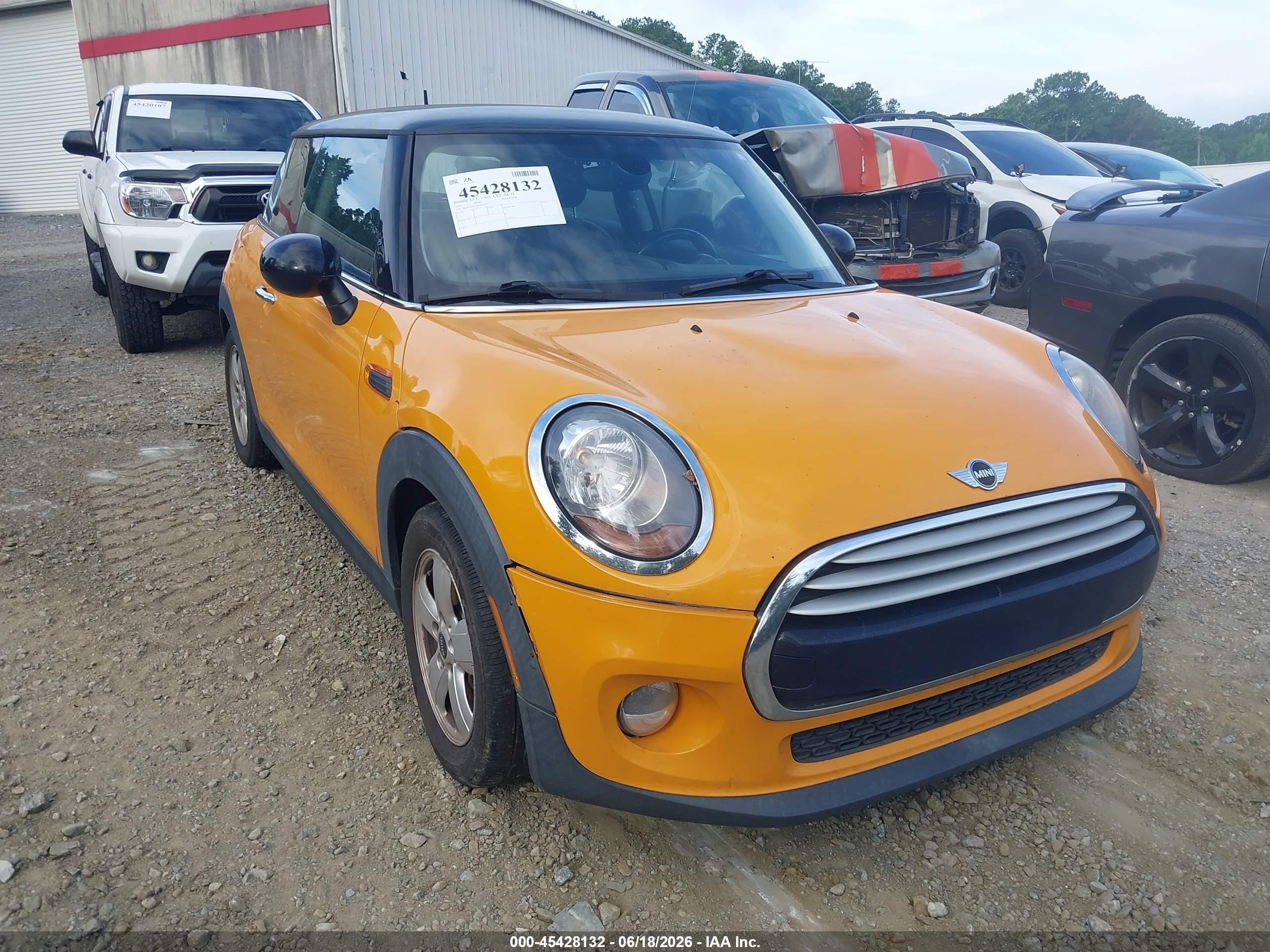 2015 Mini Hardtop Cooper Orange vin: WMWXM5C58FT973977
