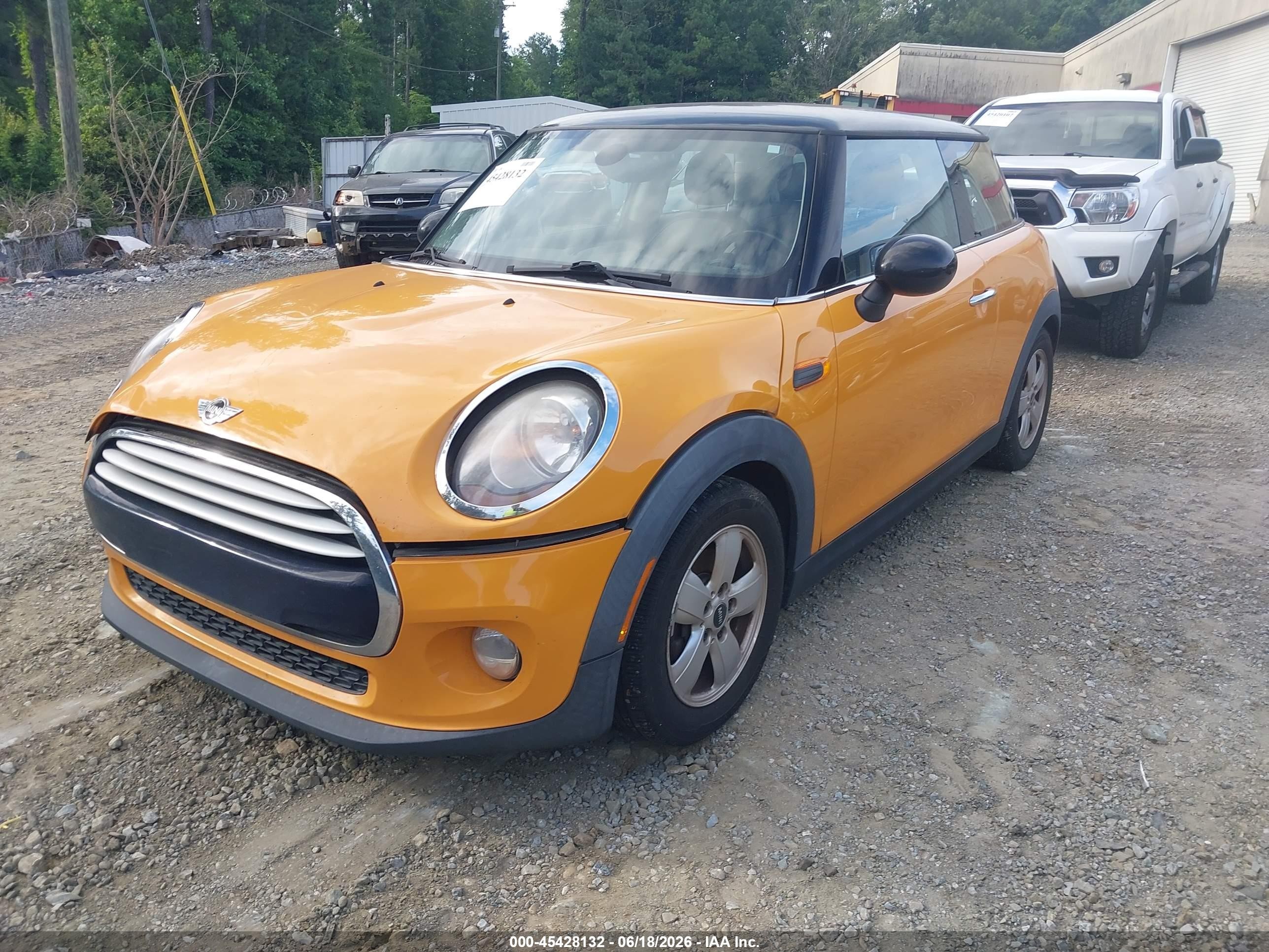 2015 Mini Hardtop Cooper Orange vin: WMWXM5C58FT973977