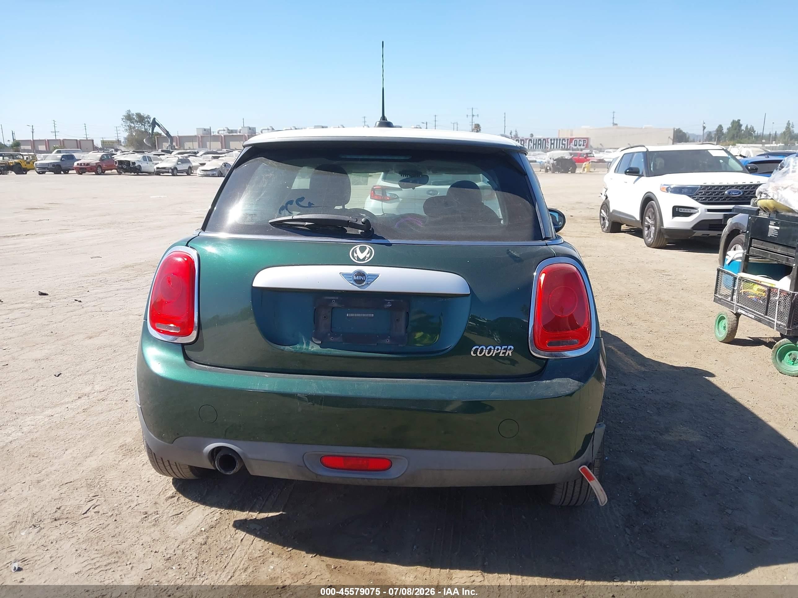 2015 Mini Hardtop Cooper Green vin: WMWXM5C59FT942138