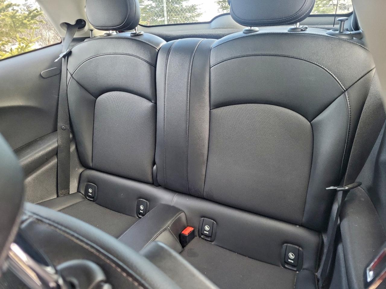 2014 Mini Cooper Red vin: WMWXM5C5XET932913