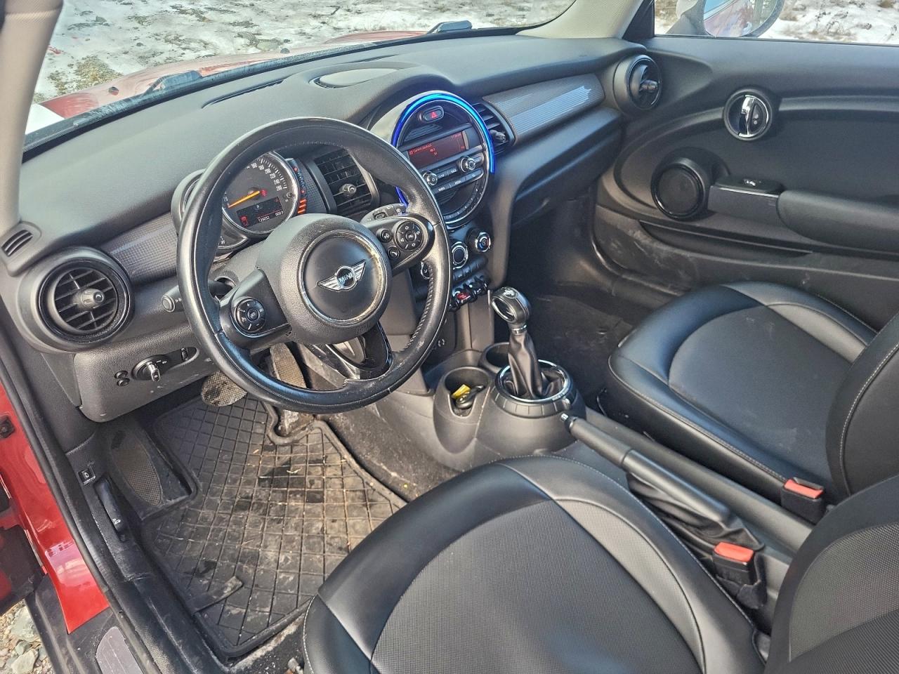 2014 Mini Cooper Red vin: WMWXM5C5XET932913