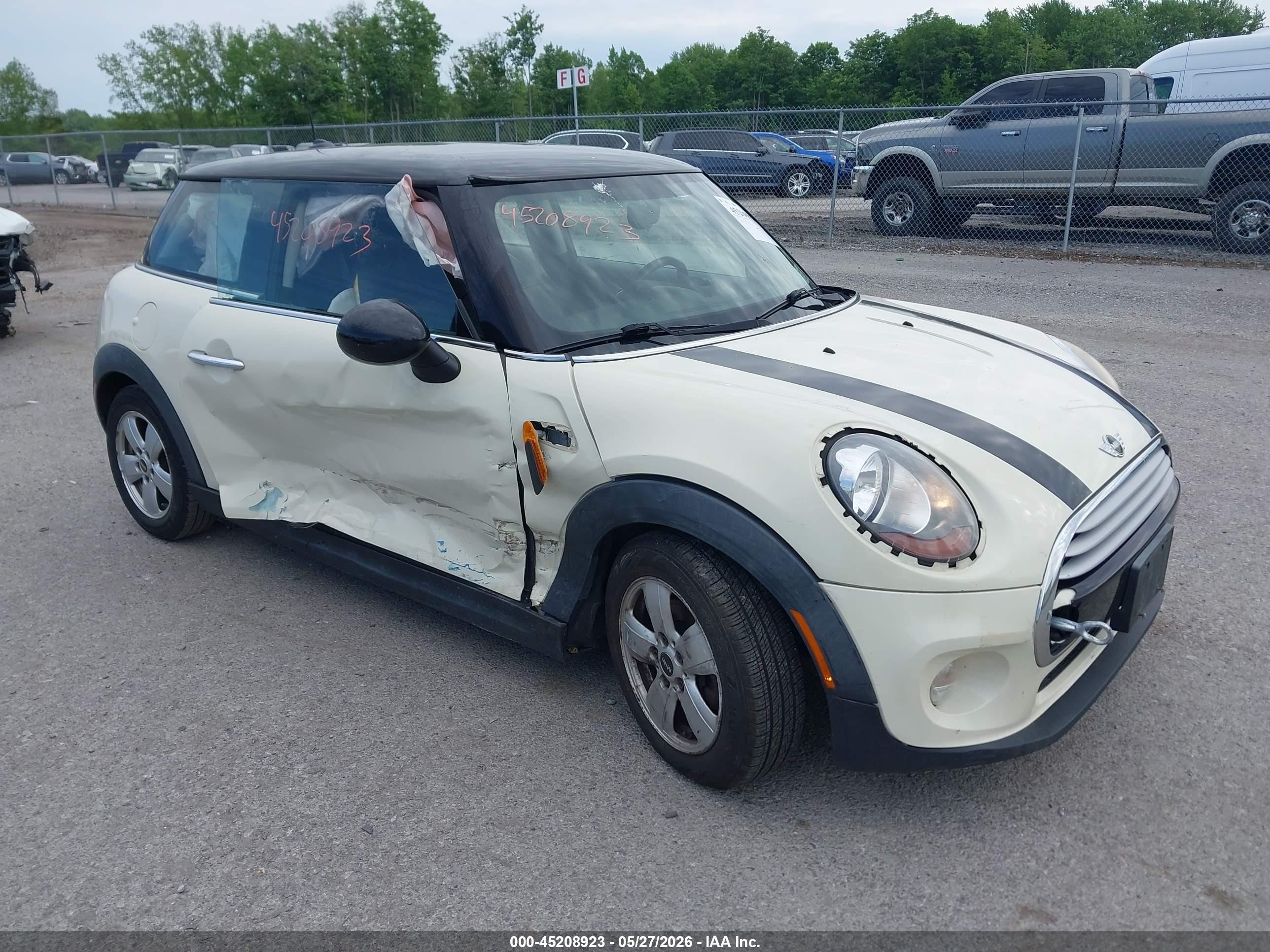 2014 Mini Hardtop Cooper White vin: WMWXM5C5XET935617
