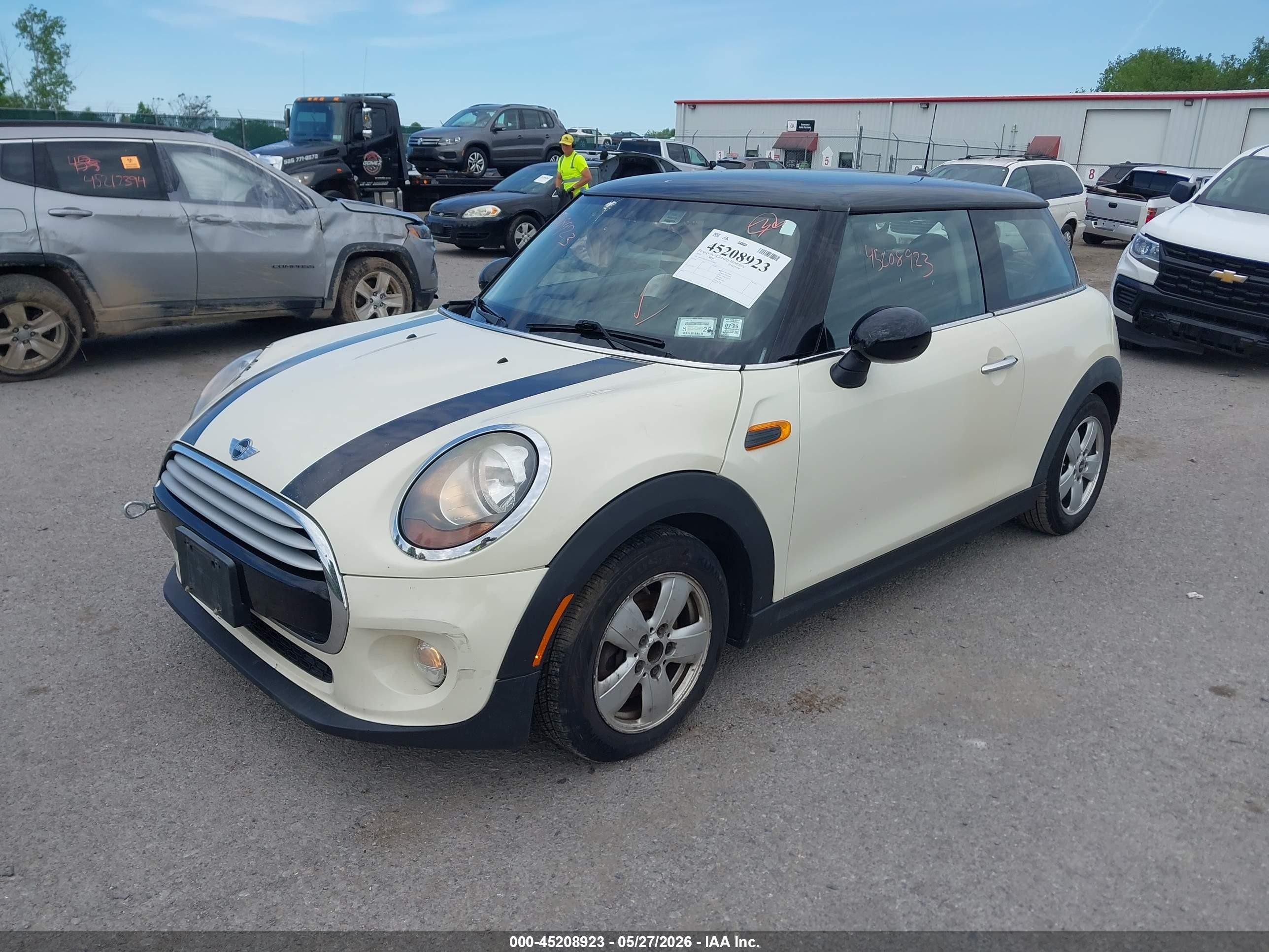 2014 Mini Hardtop Cooper White vin: WMWXM5C5XET935617