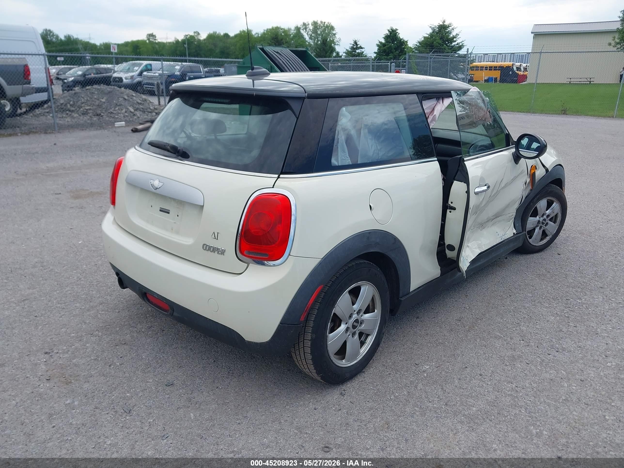 2014 Mini Hardtop Cooper White vin: WMWXM5C5XET935617
