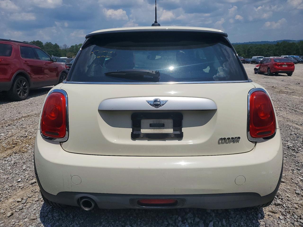 2015 Mini Cooper Белый vin: WMWXM5C5XF3A57854