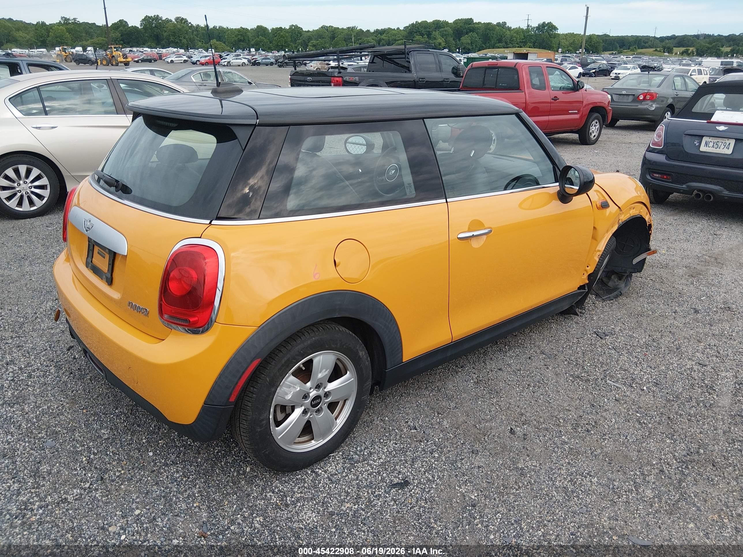 2015 Mini Hardtop Cooper Yellow vin: WMWXM5C5XFT940317