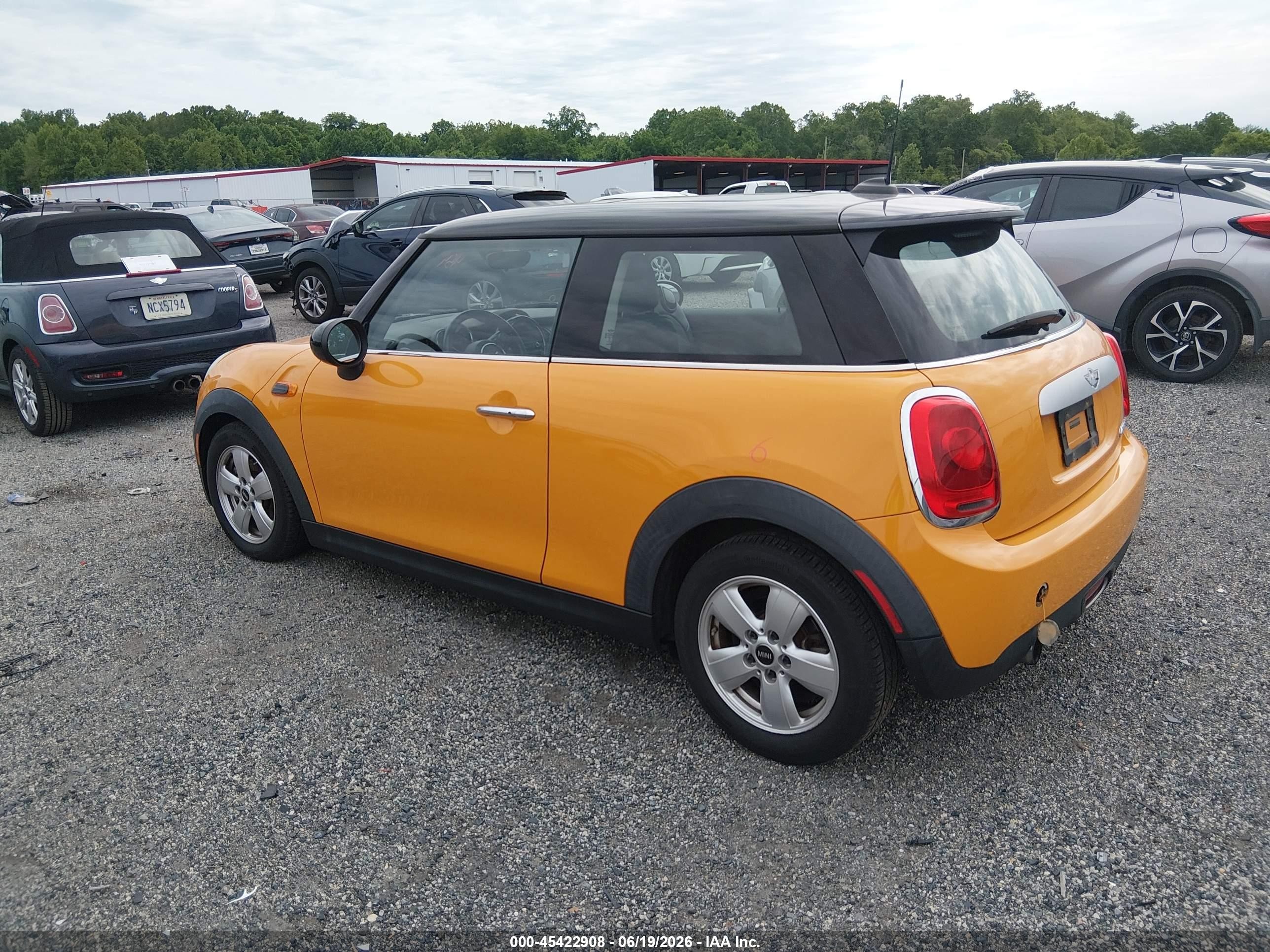 2015 Mini Hardtop Cooper Yellow vin: WMWXM5C5XFT940317