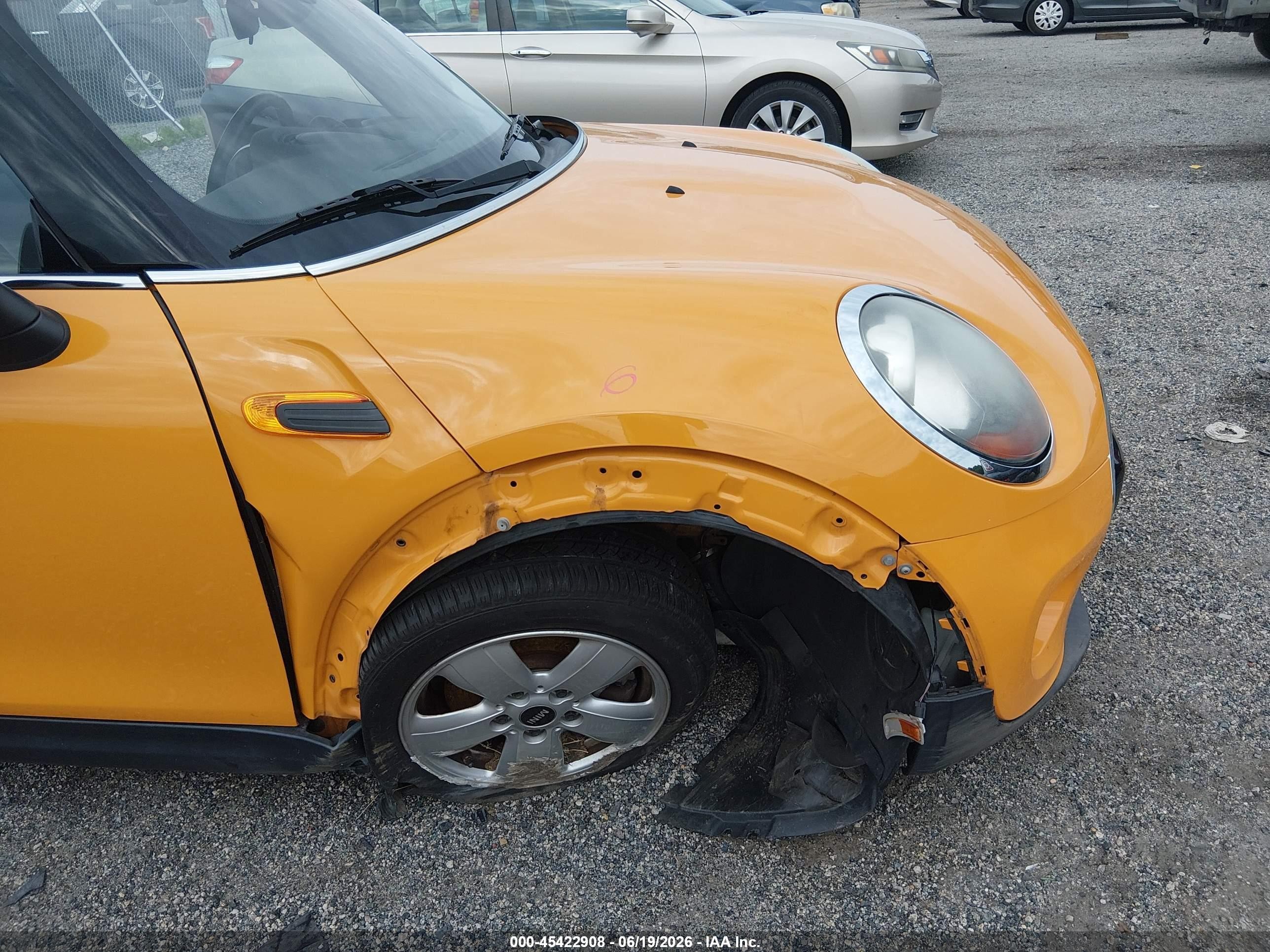 2015 Mini Hardtop Cooper Yellow vin: WMWXM5C5XFT940317