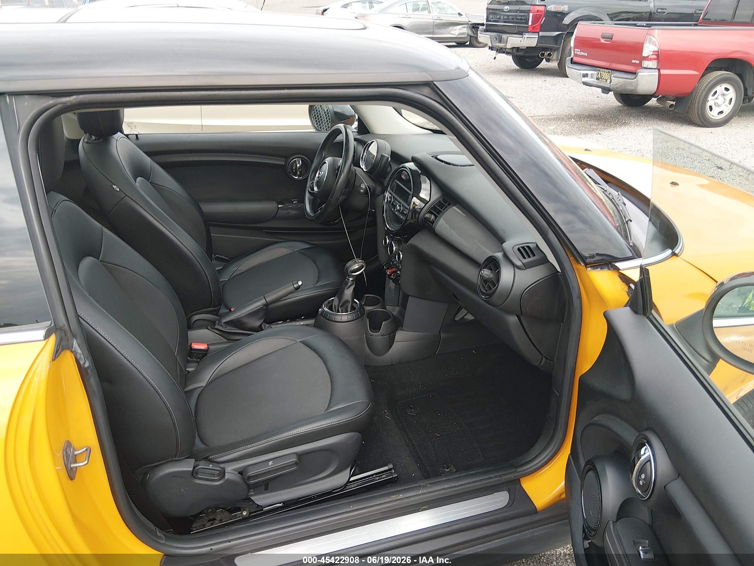 2015 Mini Hardtop Cooper Yellow vin: WMWXM5C5XFT940317