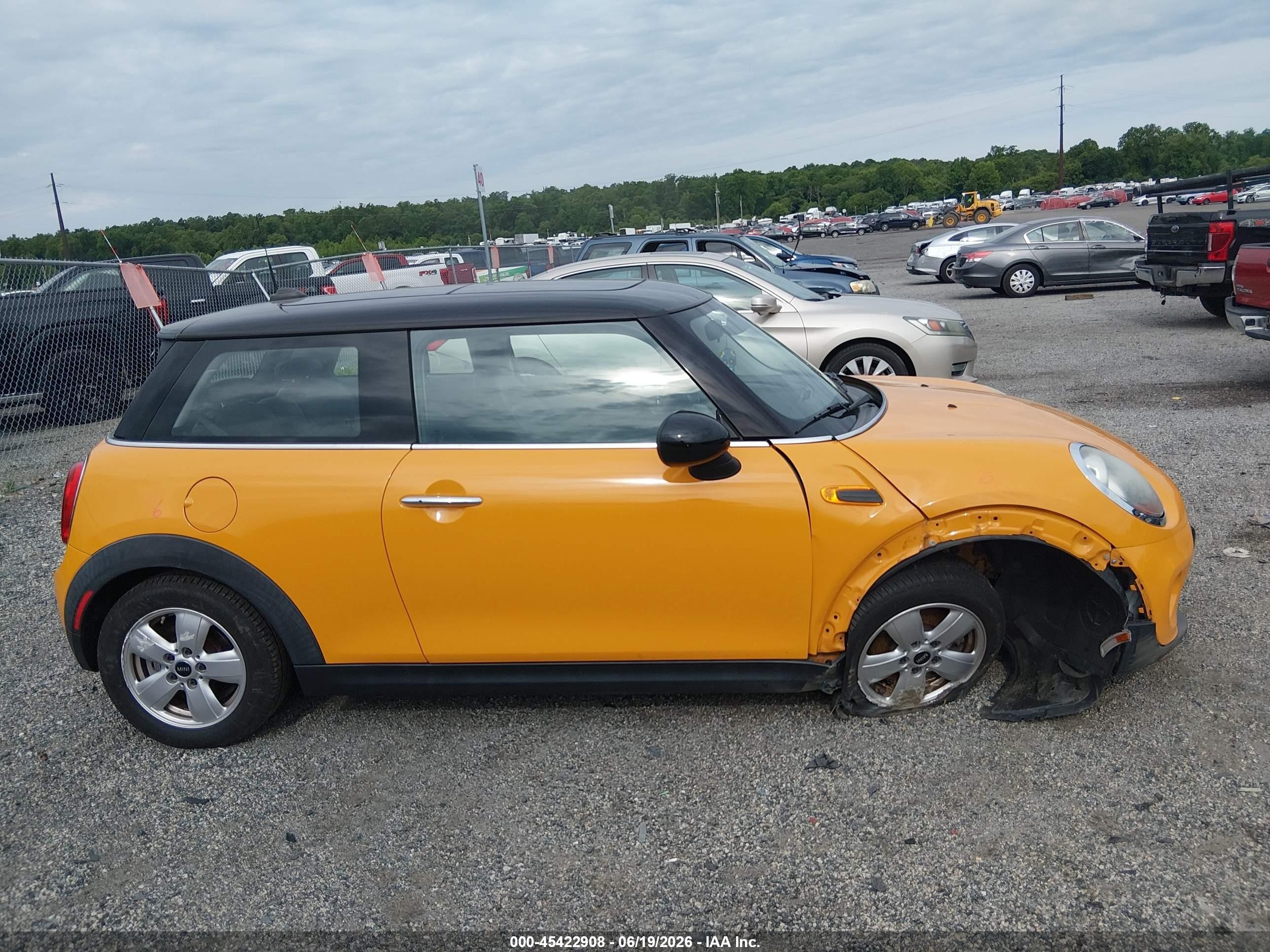 2015 Mini Hardtop Cooper Yellow vin: WMWXM5C5XFT940317