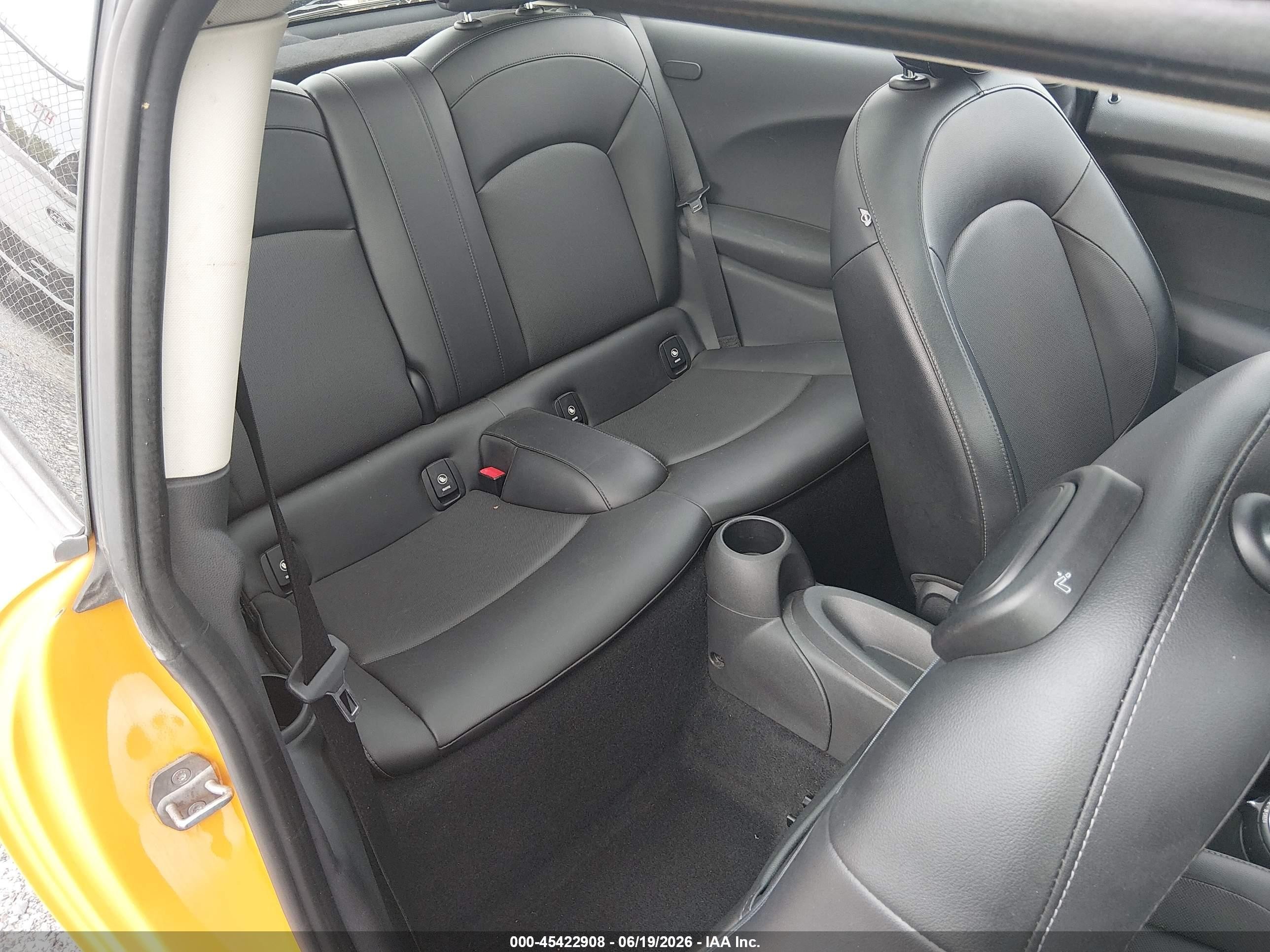 2015 Mini Hardtop Cooper Yellow vin: WMWXM5C5XFT940317