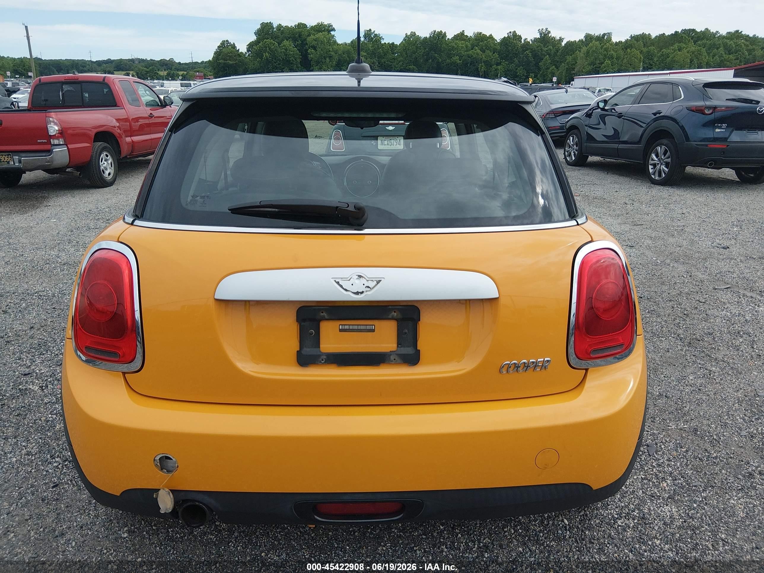 2015 Mini Hardtop Cooper Yellow vin: WMWXM5C5XFT940317