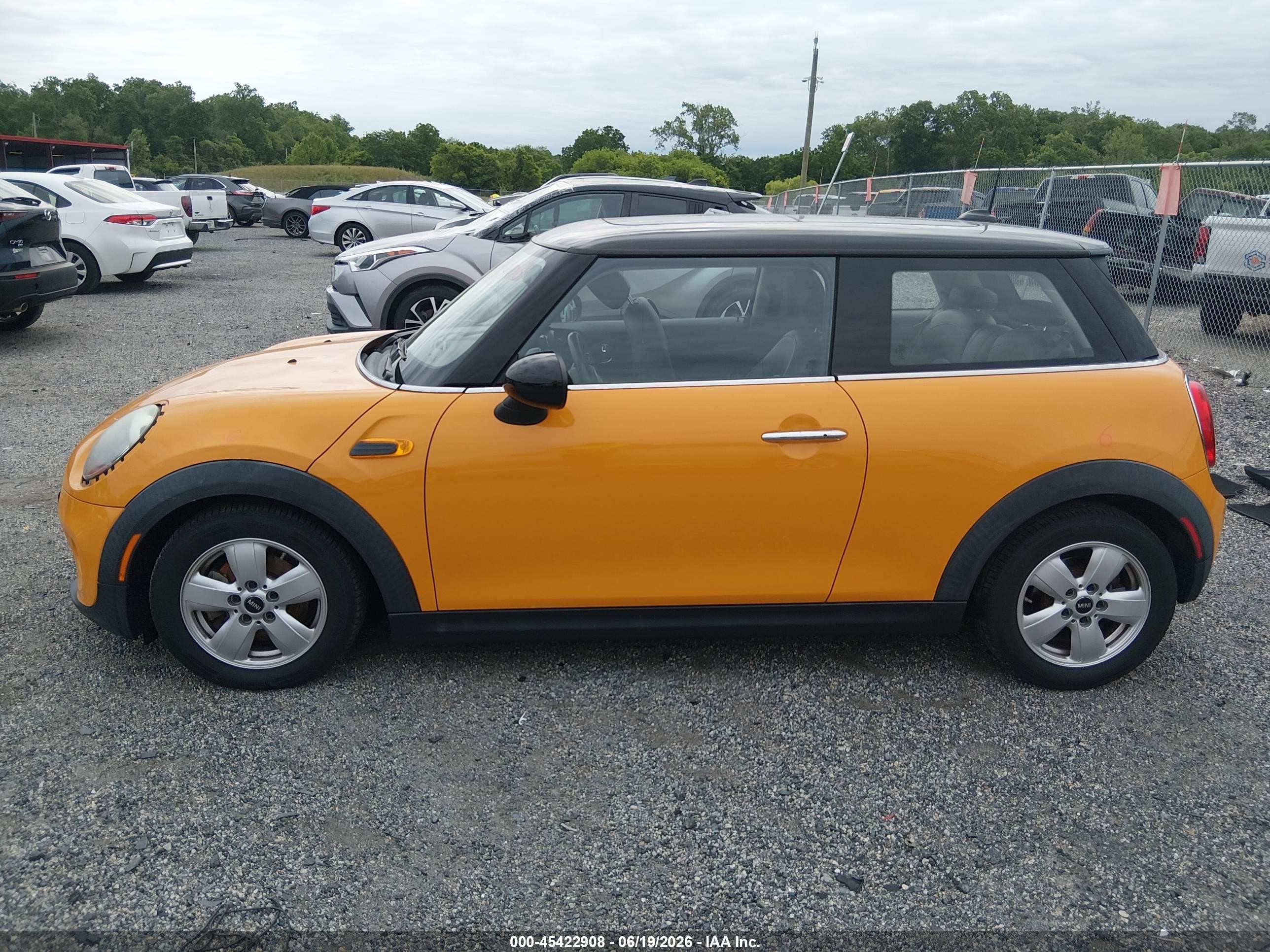 2015 Mini Hardtop Cooper Yellow vin: WMWXM5C5XFT940317