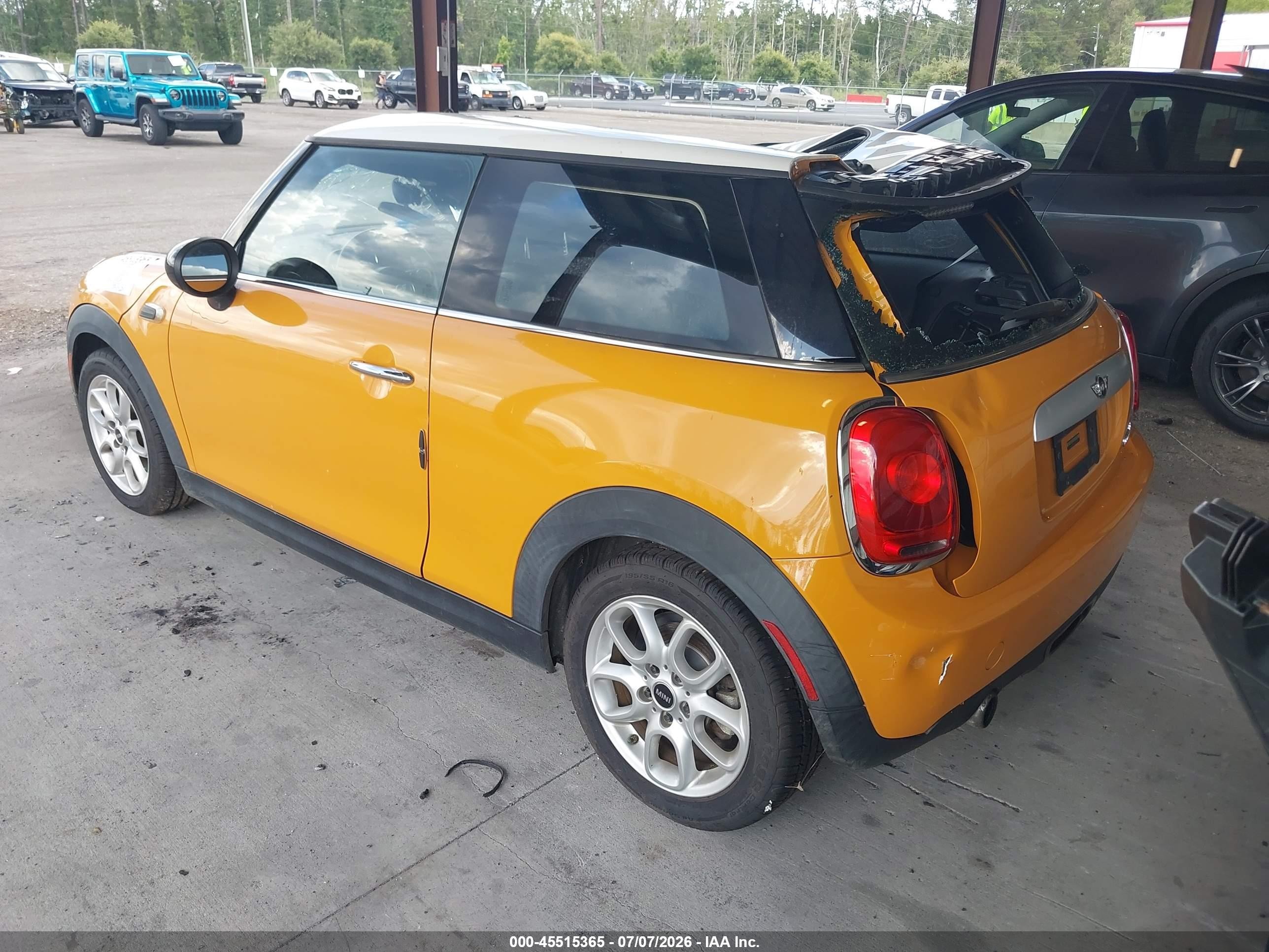 2015 Mini Hardtop Cooper Orange vin: WMWXM5C5XFT940611