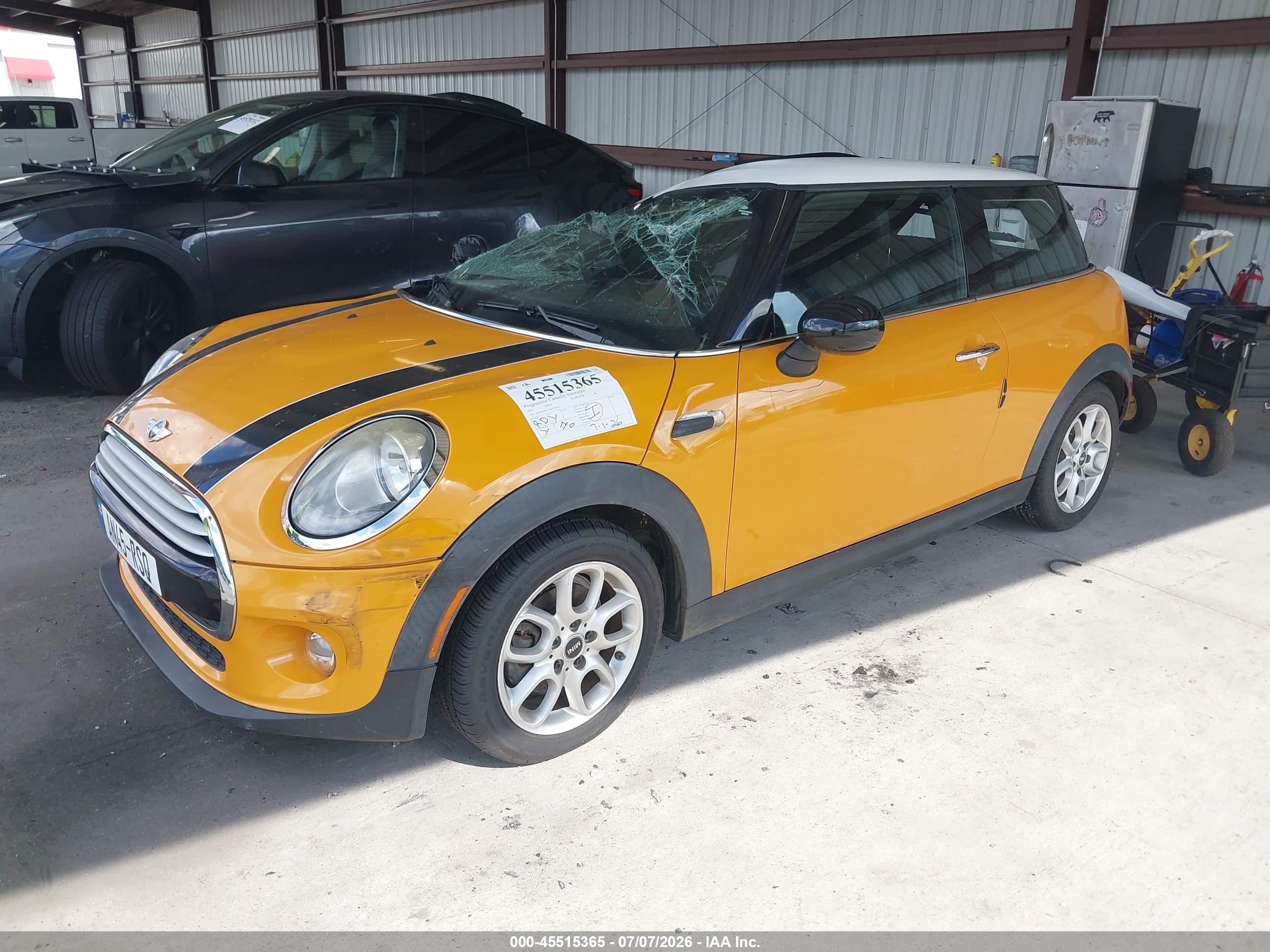 2015 Mini Hardtop Cooper Orange vin: WMWXM5C5XFT940611