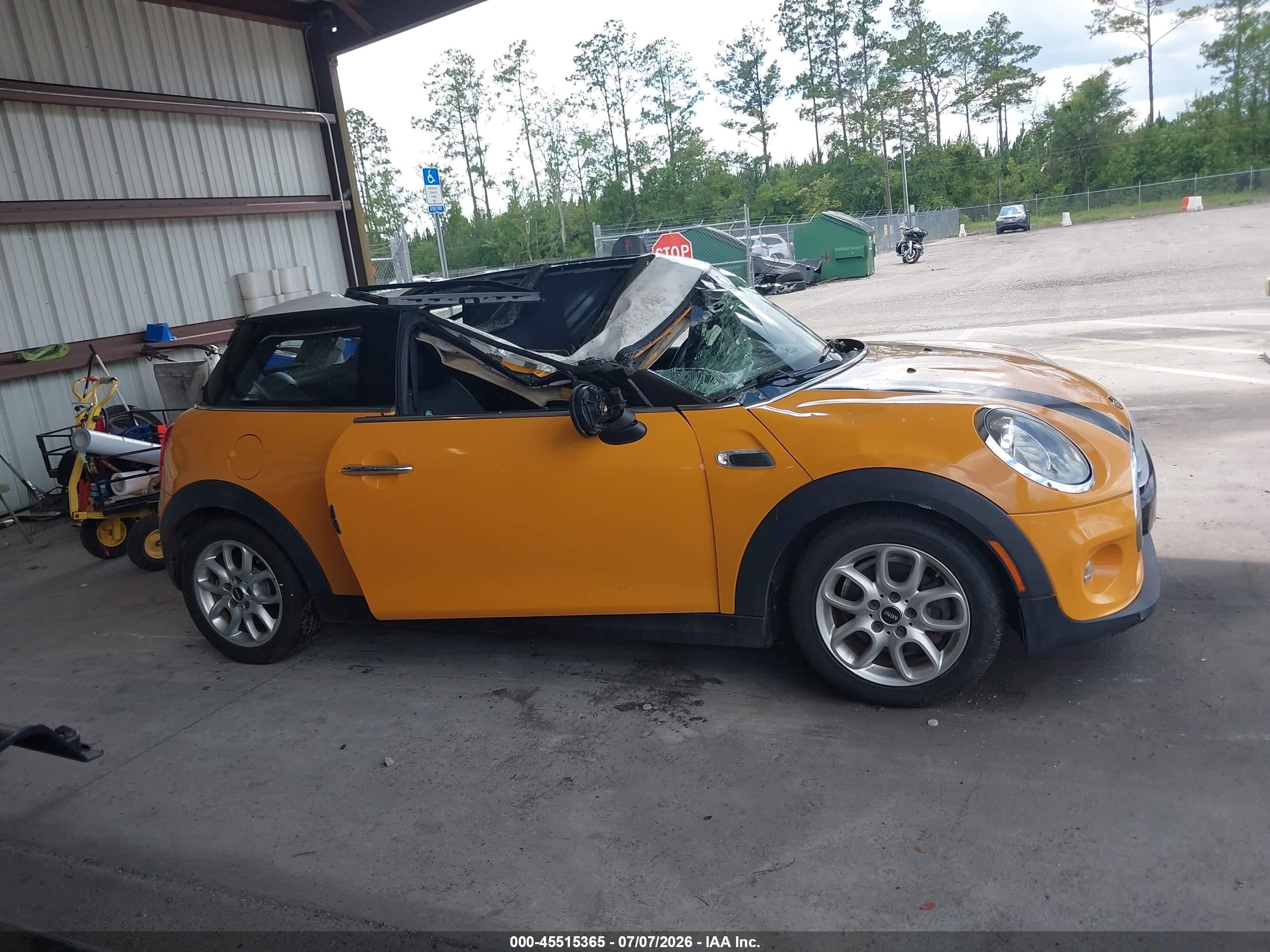 2015 Mini Hardtop Cooper Orange vin: WMWXM5C5XFT940611