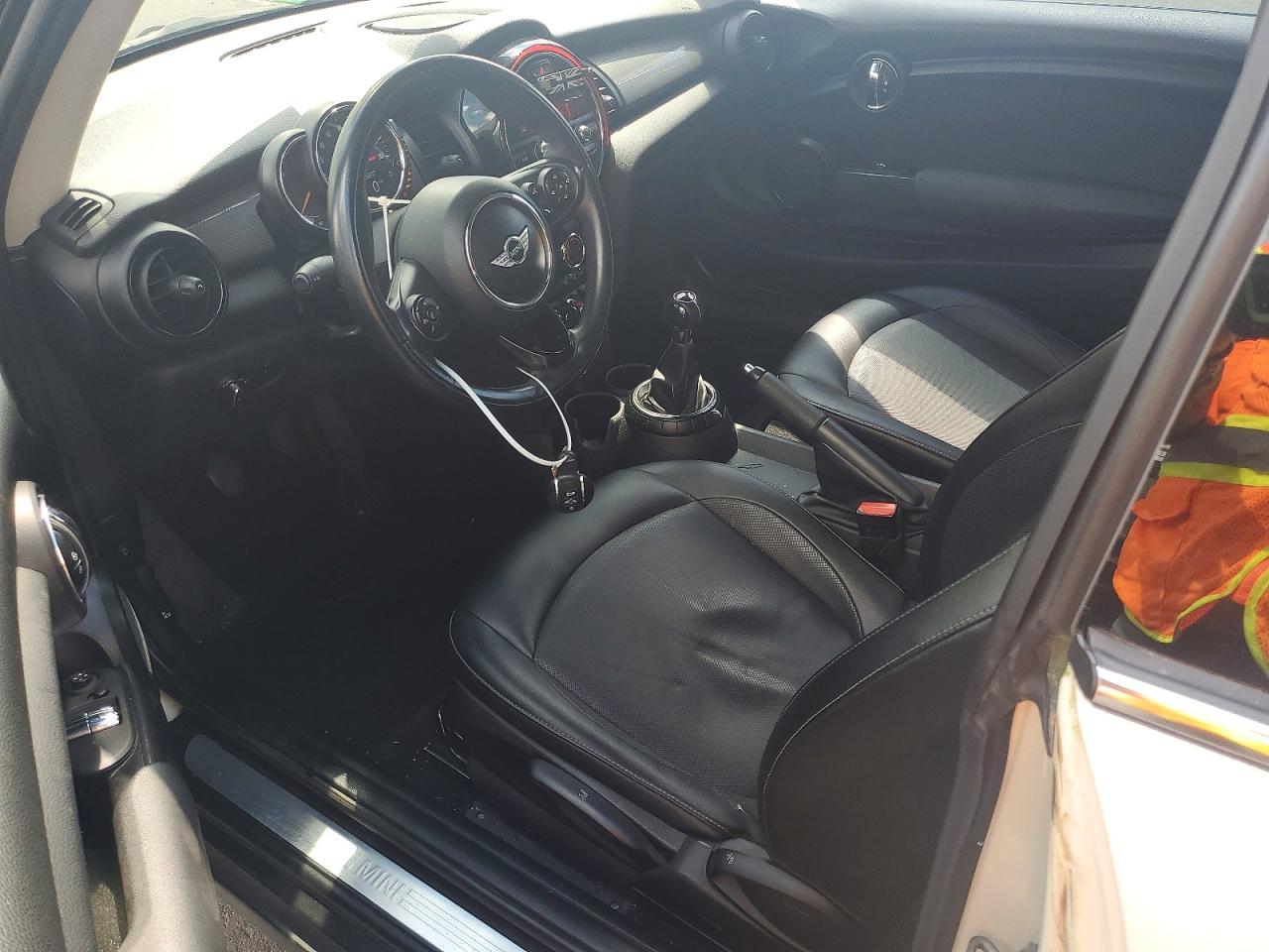 2015 Mini Cooper Beige vin: WMWXM5C5XFT973267