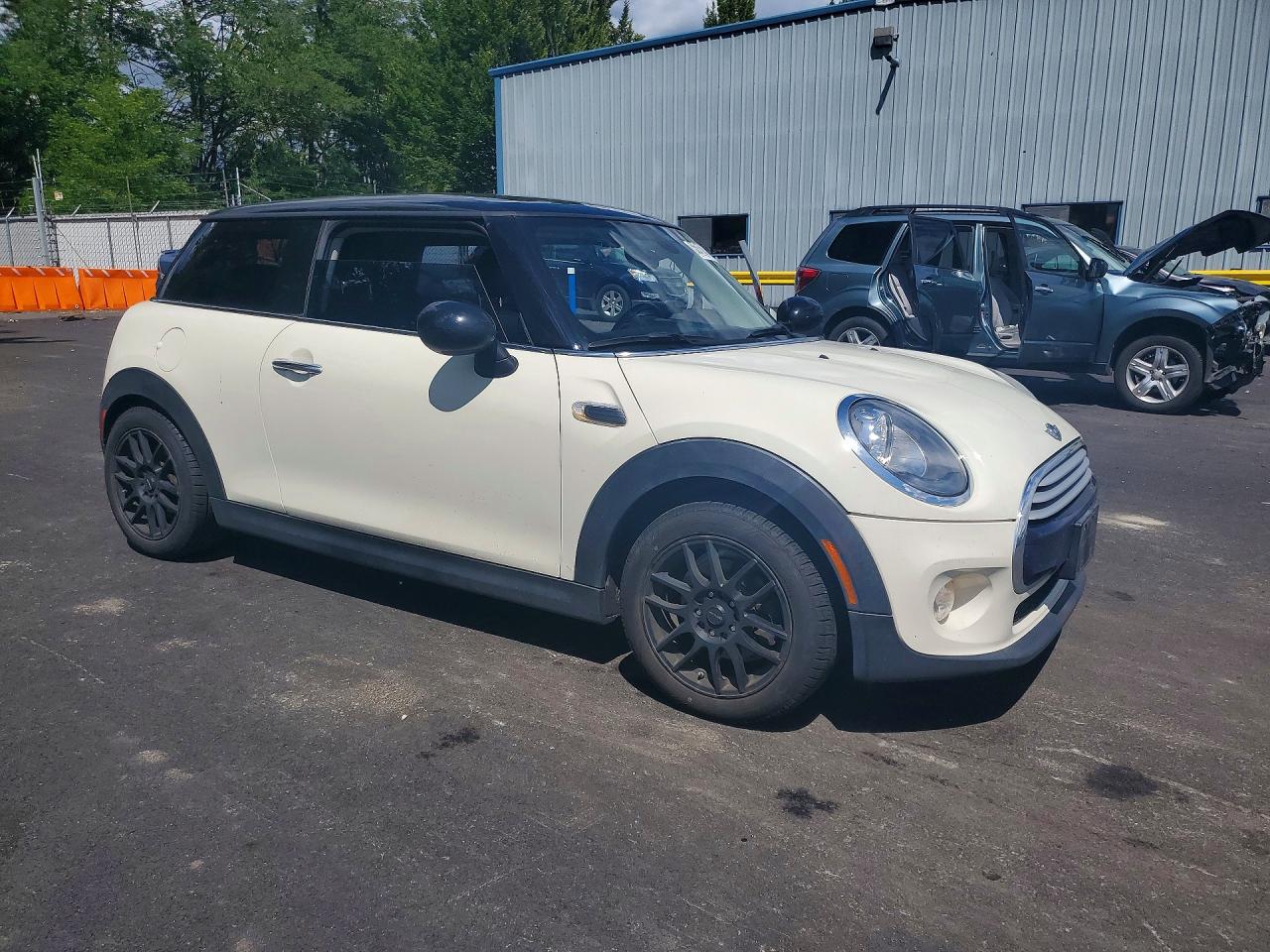 2015 Mini Cooper Beige vin: WMWXM5C5XFT973267
