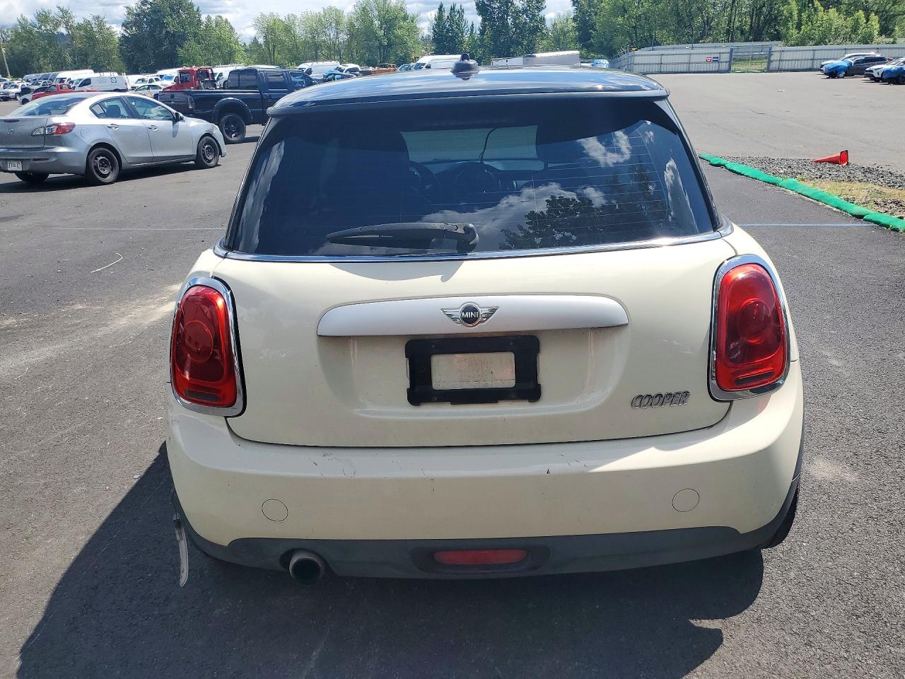 2015 Mini Cooper Beige vin: WMWXM5C5XFT973267