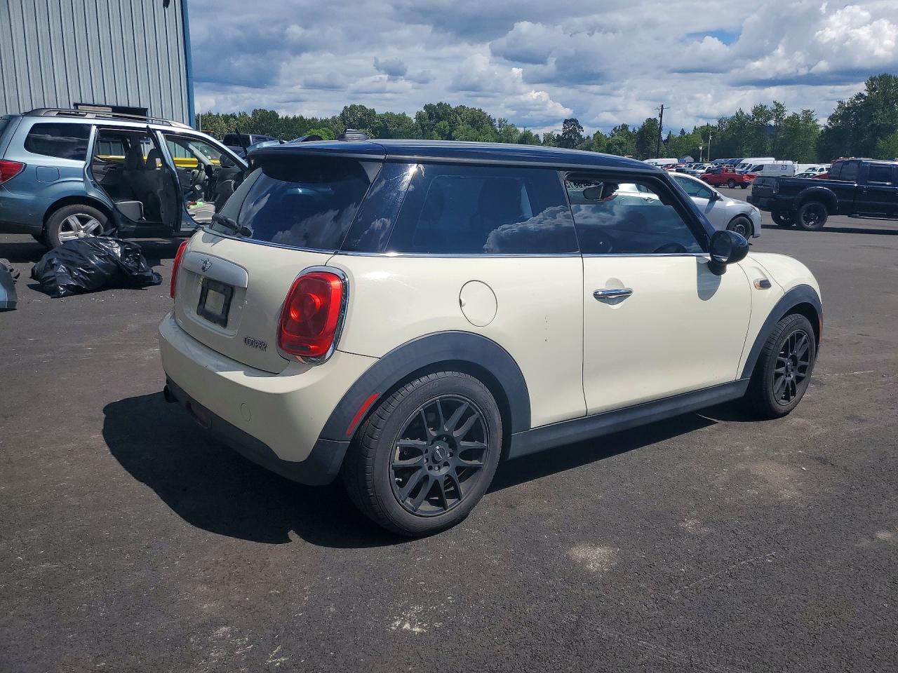 2015 Mini Cooper Beige vin: WMWXM5C5XFT973267