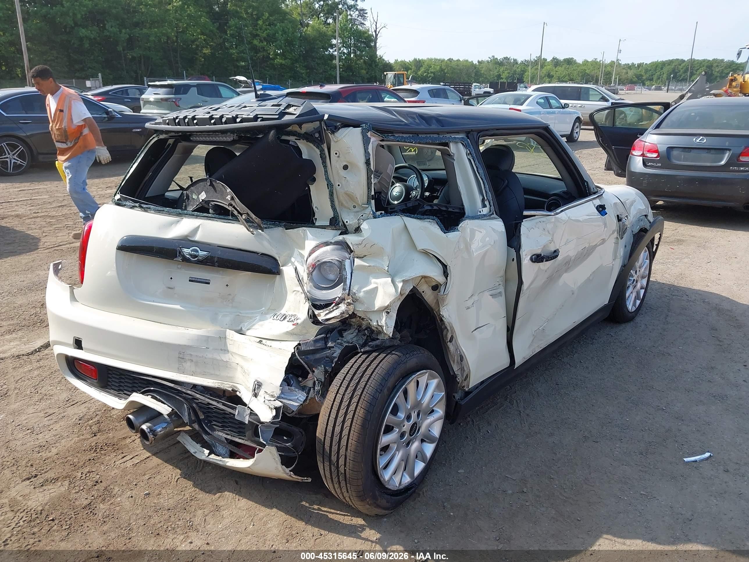 2014 Mini Hardtop Cooper S White vin: WMWXM7C51ET926011