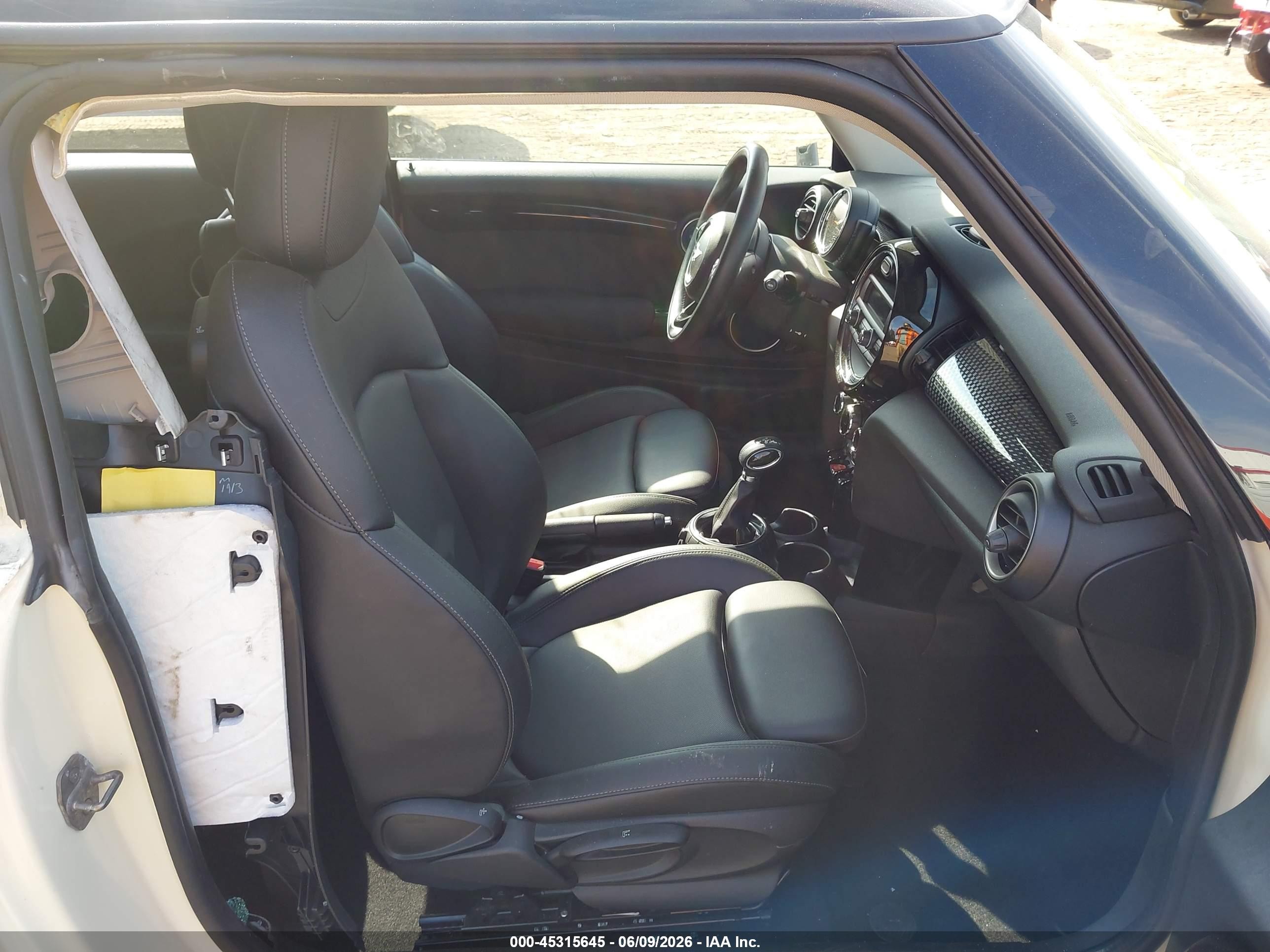 2014 Mini Hardtop Cooper S White vin: WMWXM7C51ET926011