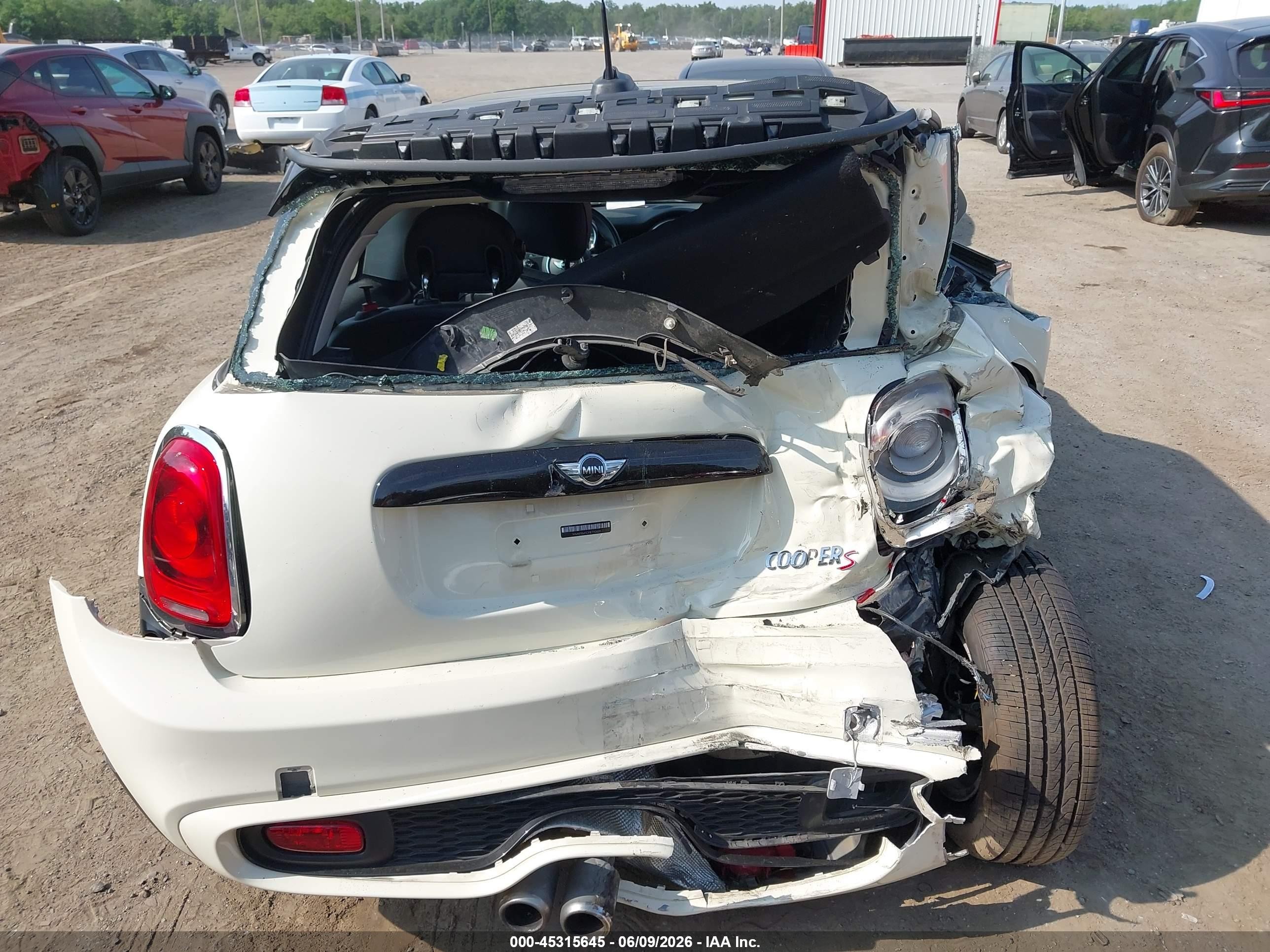2014 Mini Hardtop Cooper S White vin: WMWXM7C51ET926011