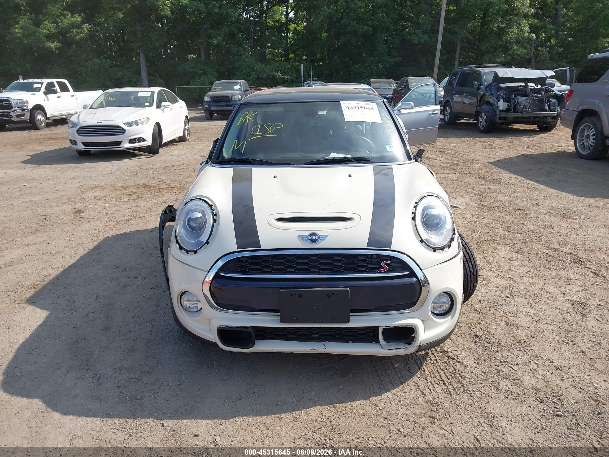 2014 Mini Hardtop Cooper S White vin: WMWXM7C51ET926011