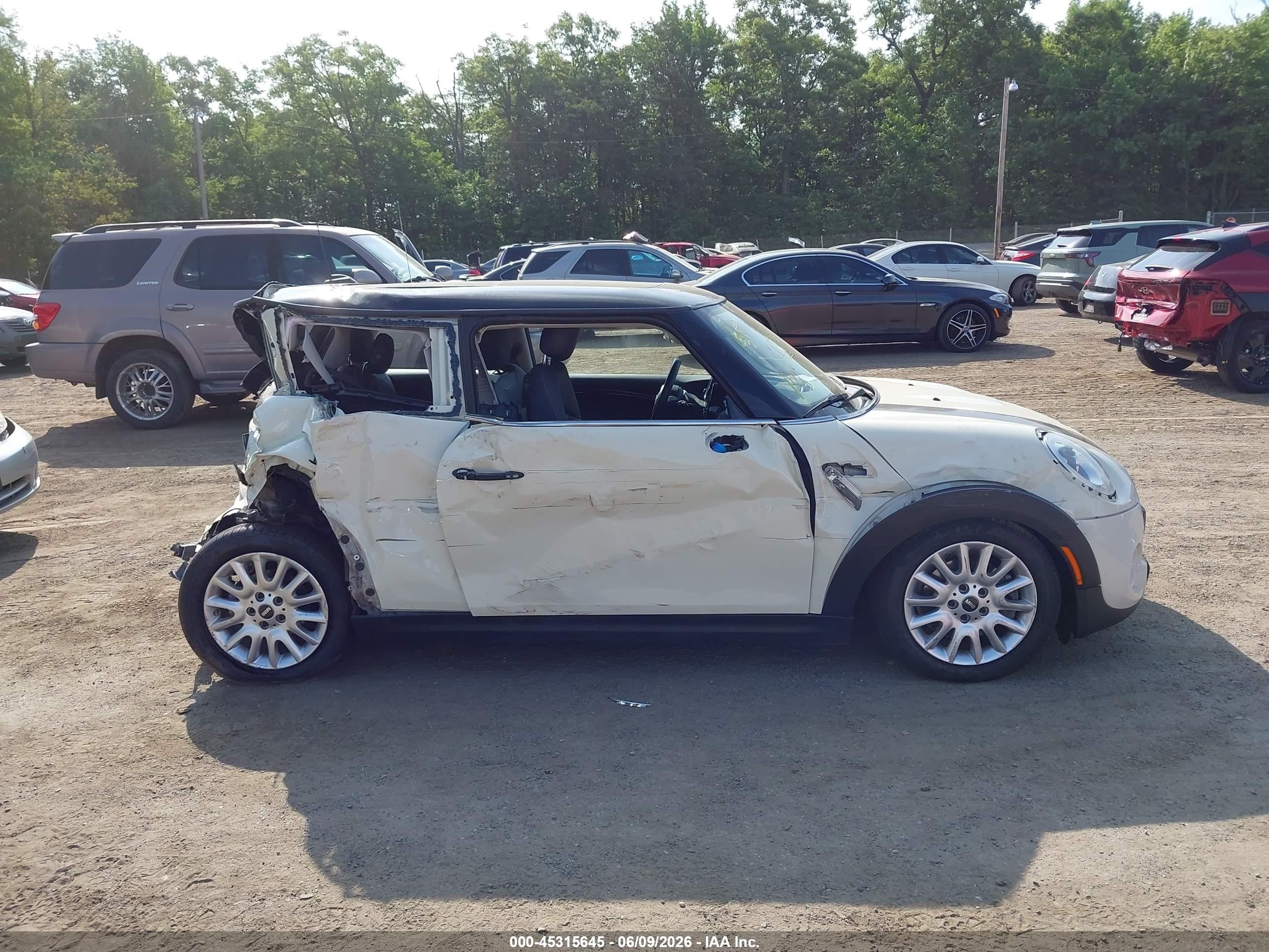 2014 Mini Hardtop Cooper S White vin: WMWXM7C51ET926011