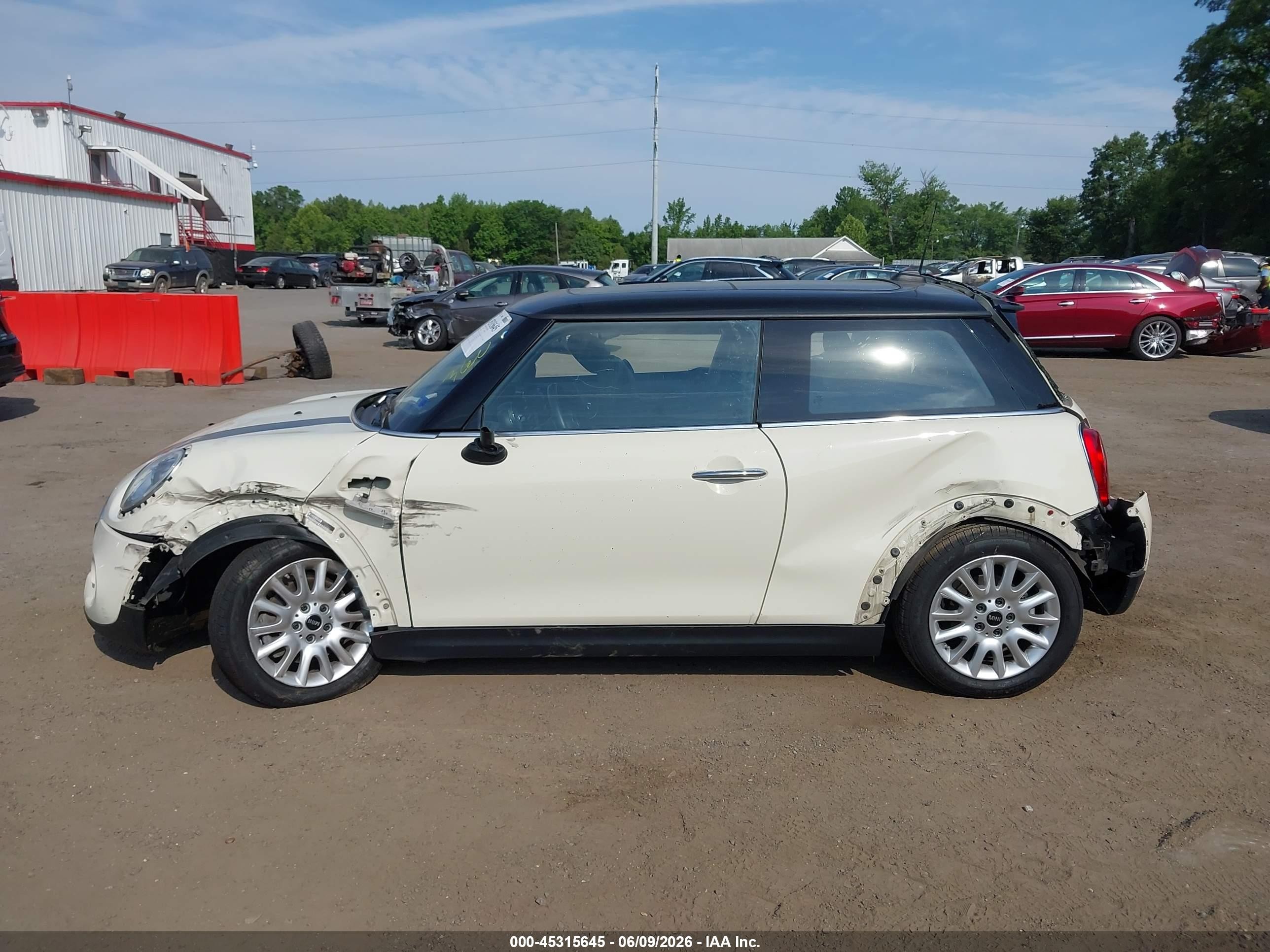 2014 Mini Hardtop Cooper S White vin: WMWXM7C51ET926011