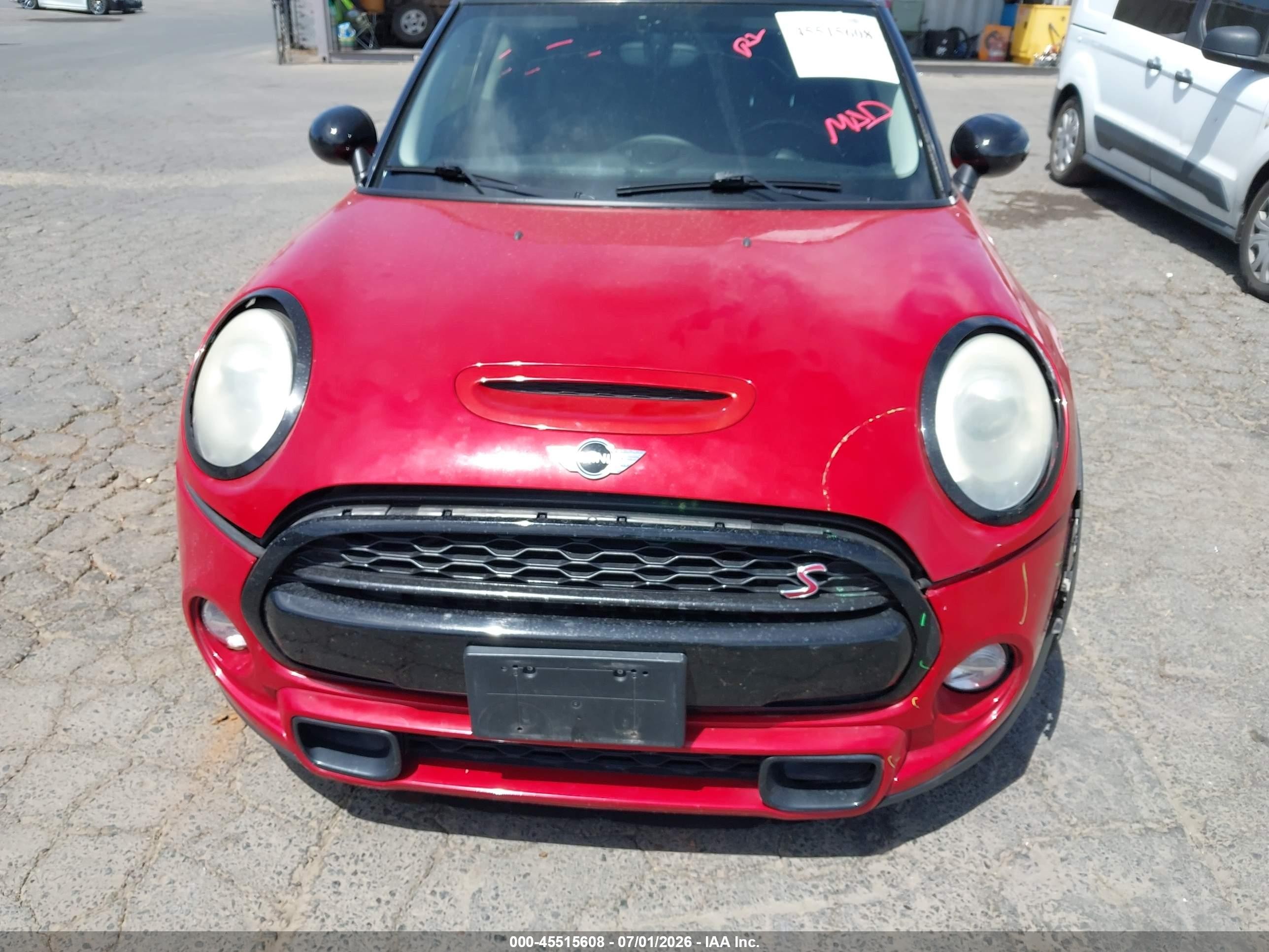 2014 Mini Hardtop Cooper S Red vin: WMWXM7C54ET926388