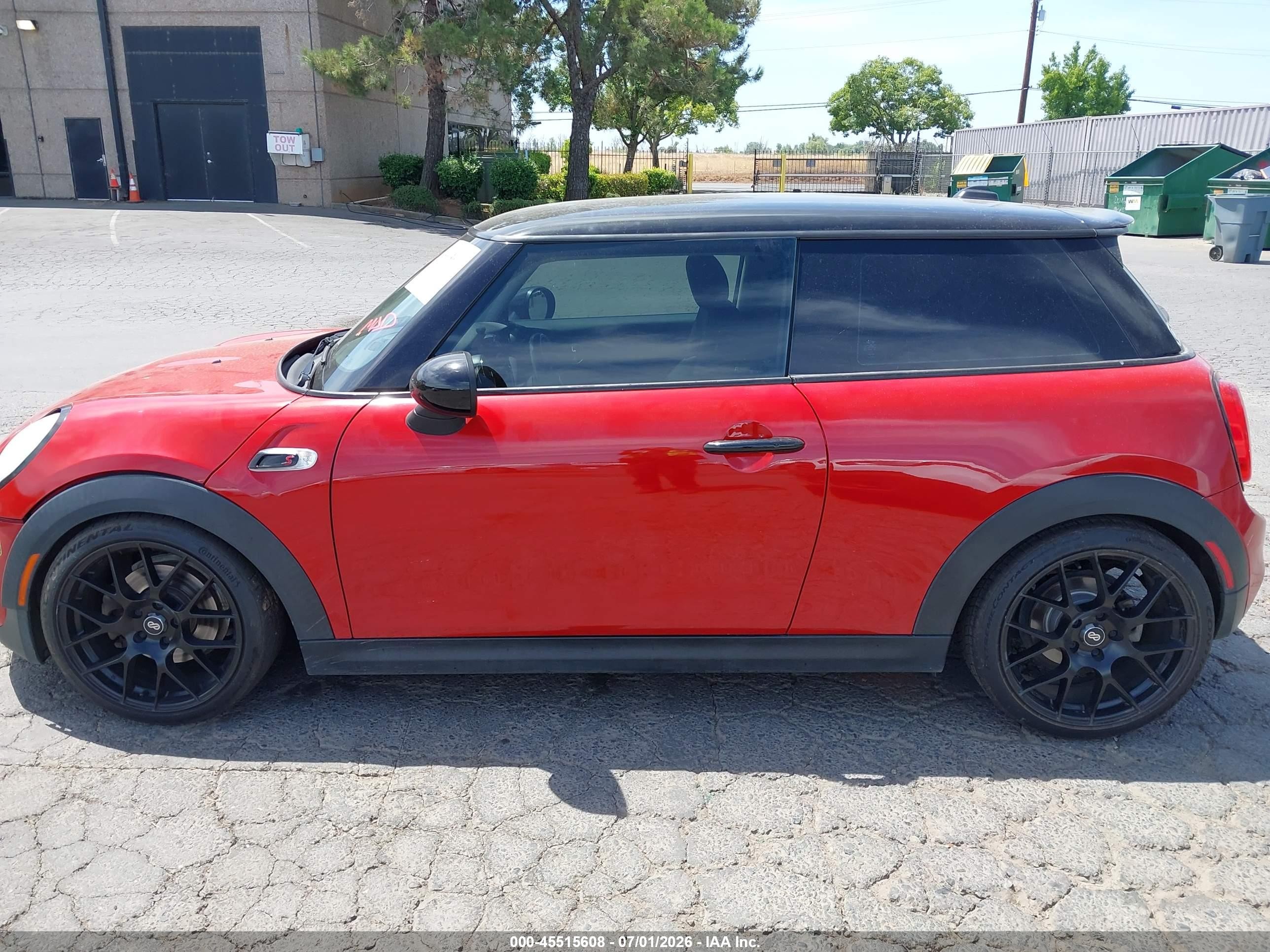 2014 Mini Hardtop Cooper S Red vin: WMWXM7C54ET926388