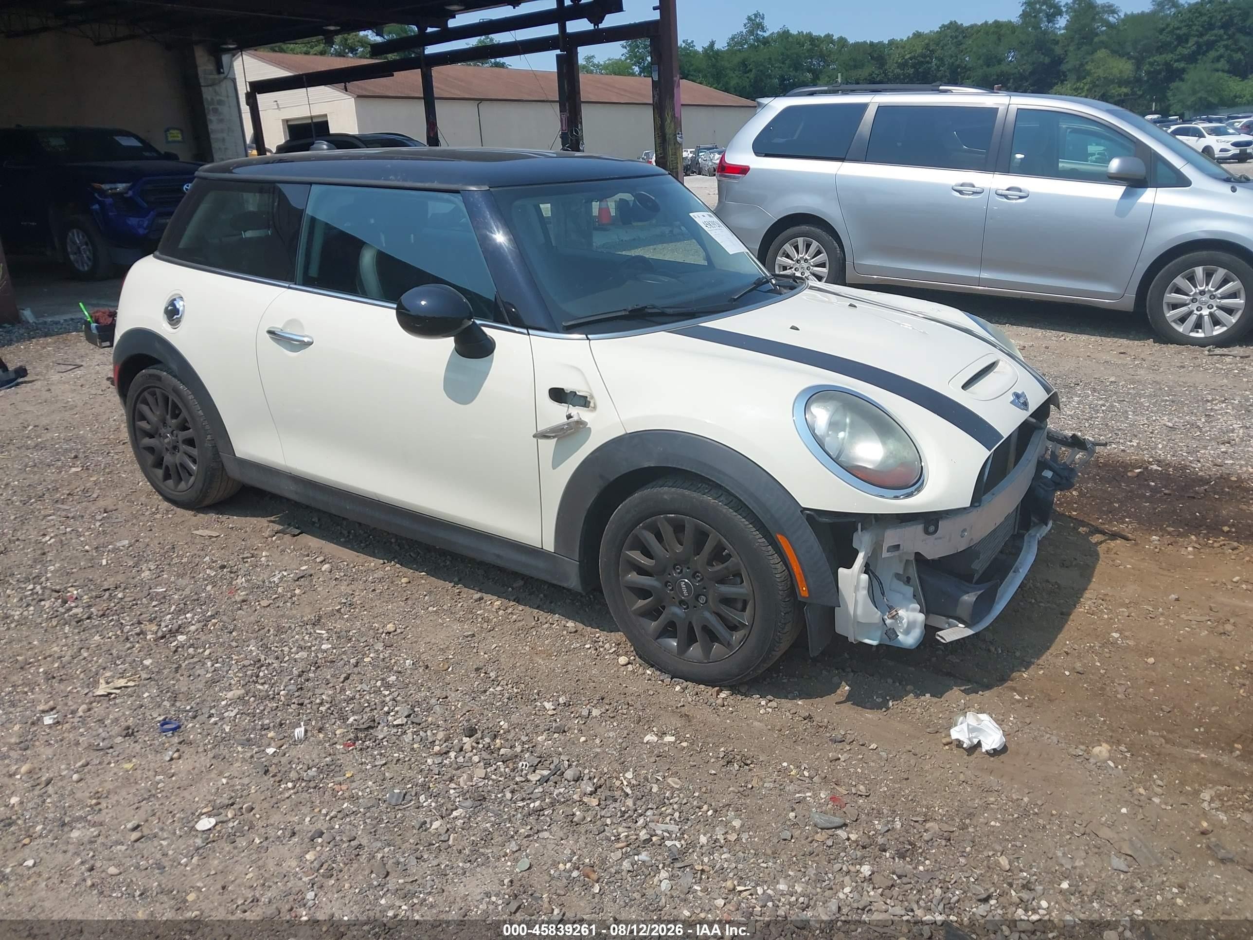 2014 Mini Hardtop Cooper S White vin: WMWXM7C57ET985452