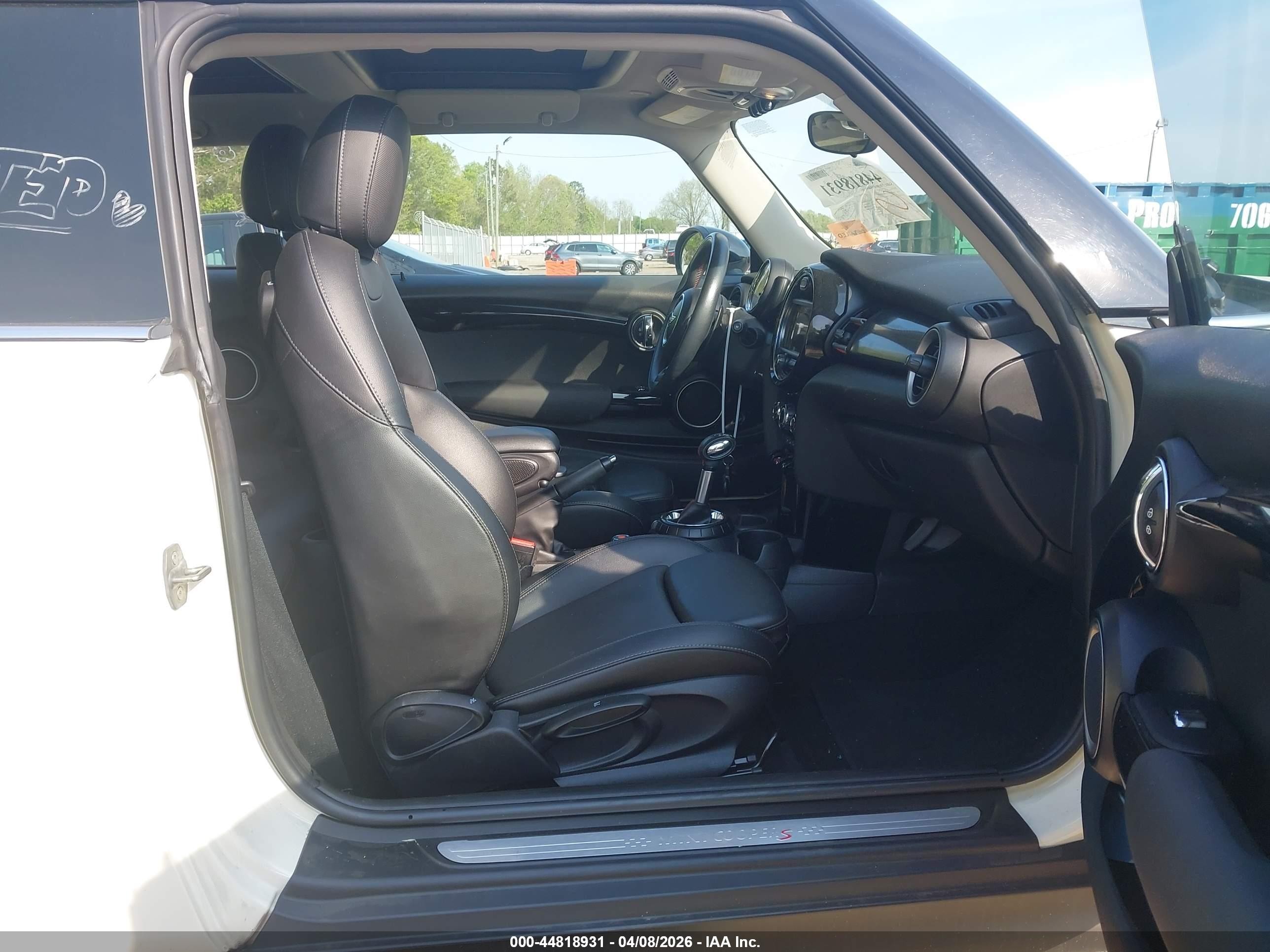2014 Mini Hardtop Cooper S White vin: WMWXM7C59ET987817