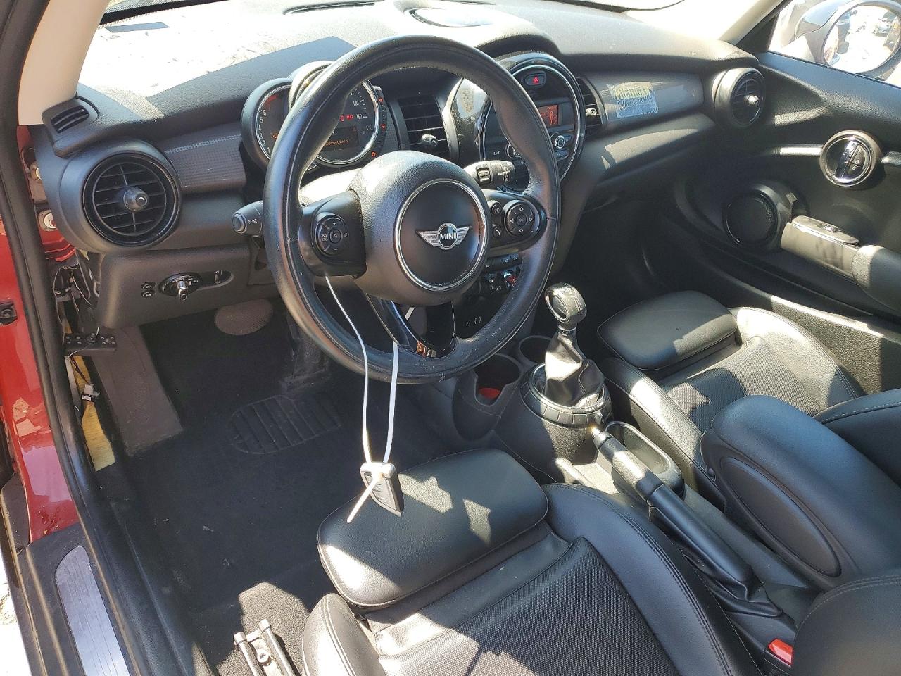 2016 Mini Cooper Red vin: WMWXP5C59G3B76343
