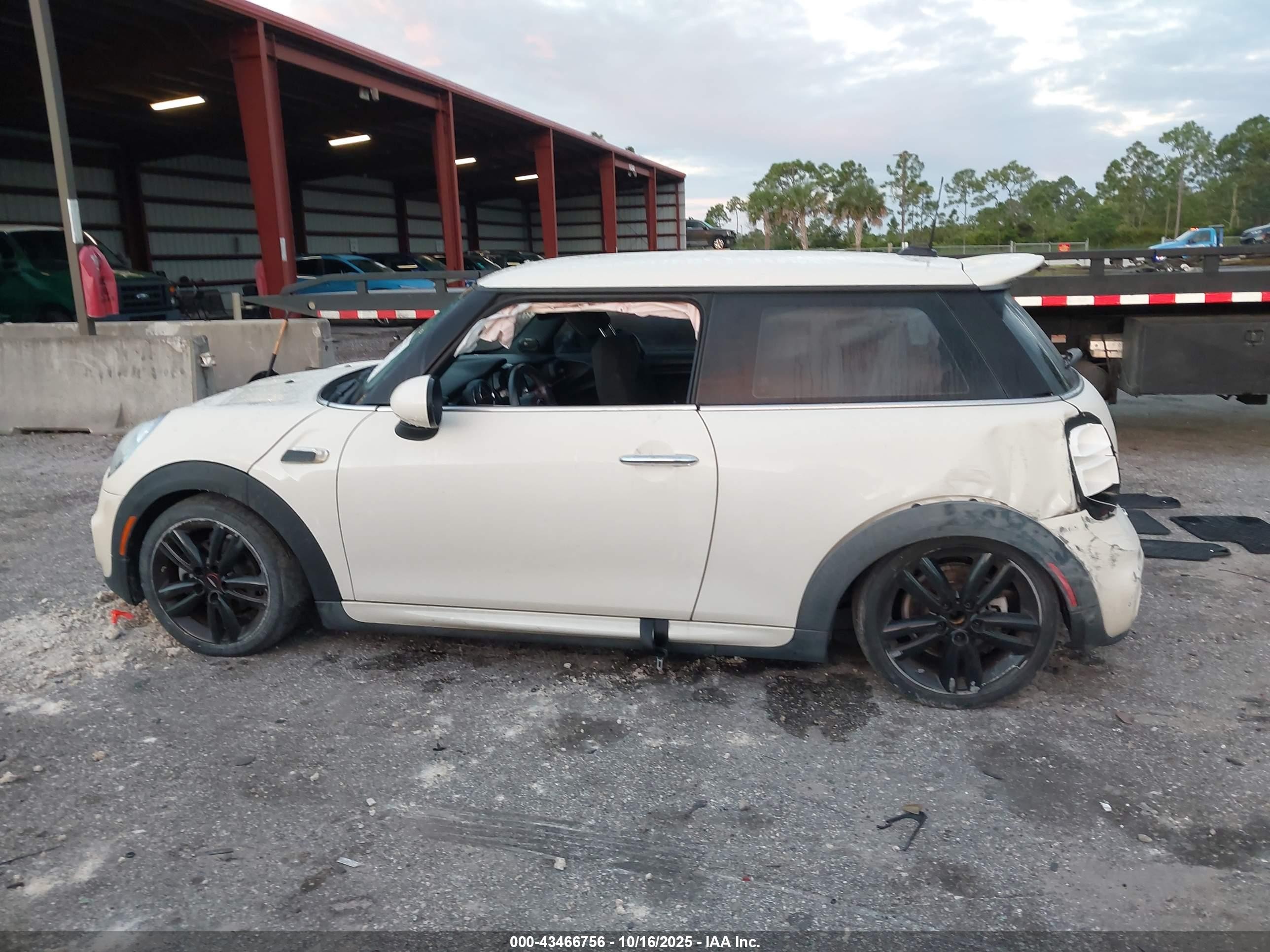 2018 Mini Hardtop Cooper/oxford Edition Cream vin: WMWXP5C59J3C65014