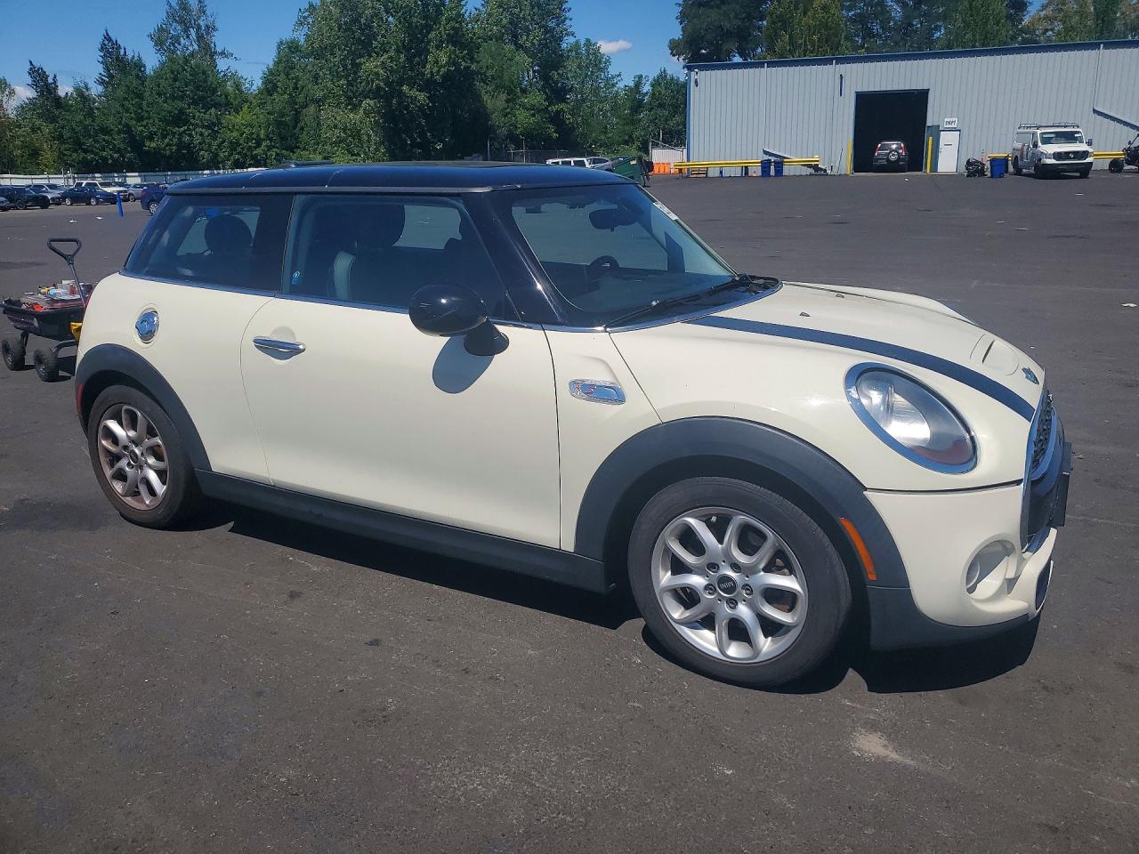 2015 Mini Cooper S White vin: WMWXP7C51F2A58528