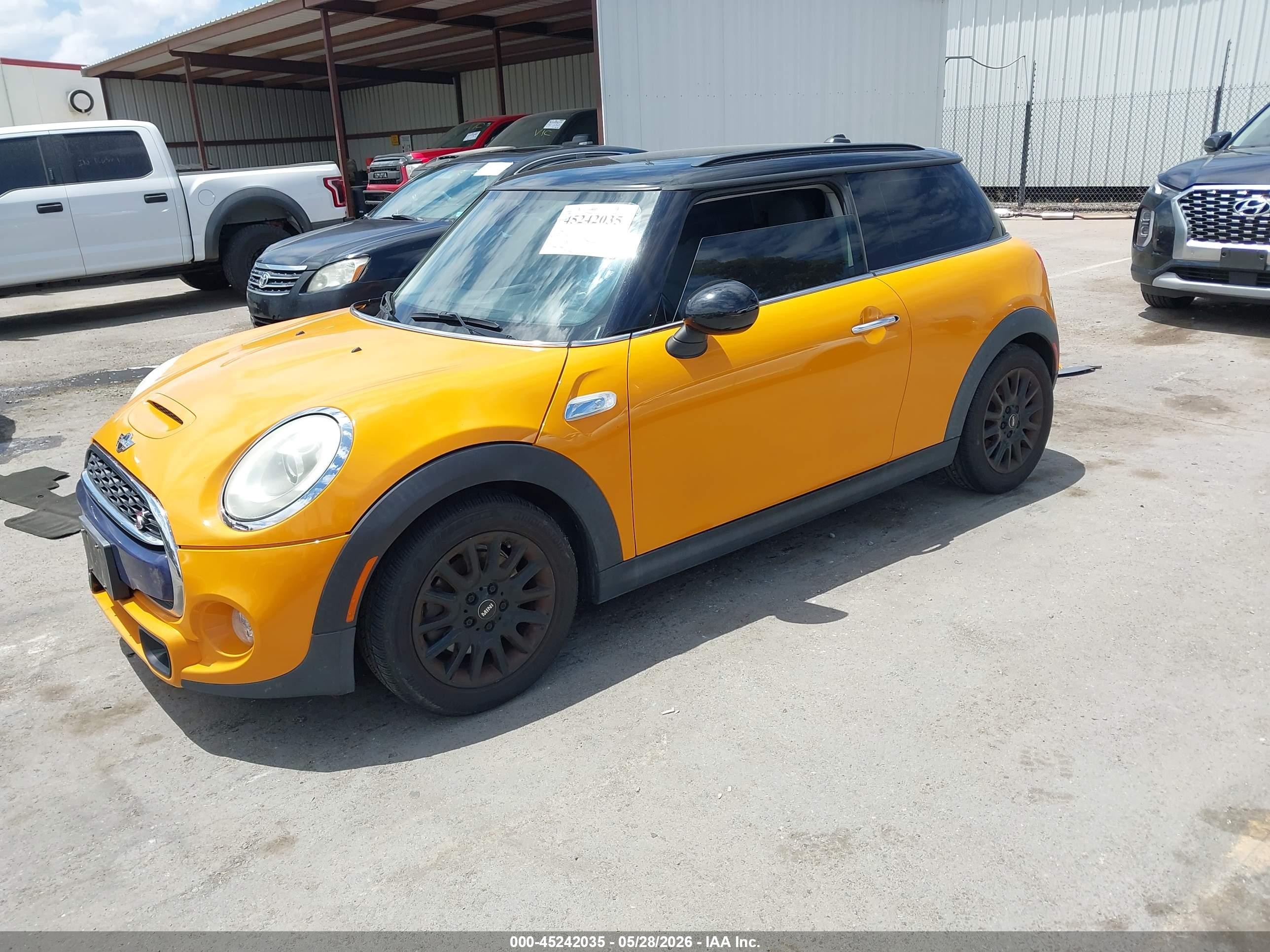2015 Mini Hardtop Cooper S Оранжевый vin: WMWXP7C55F2A34913