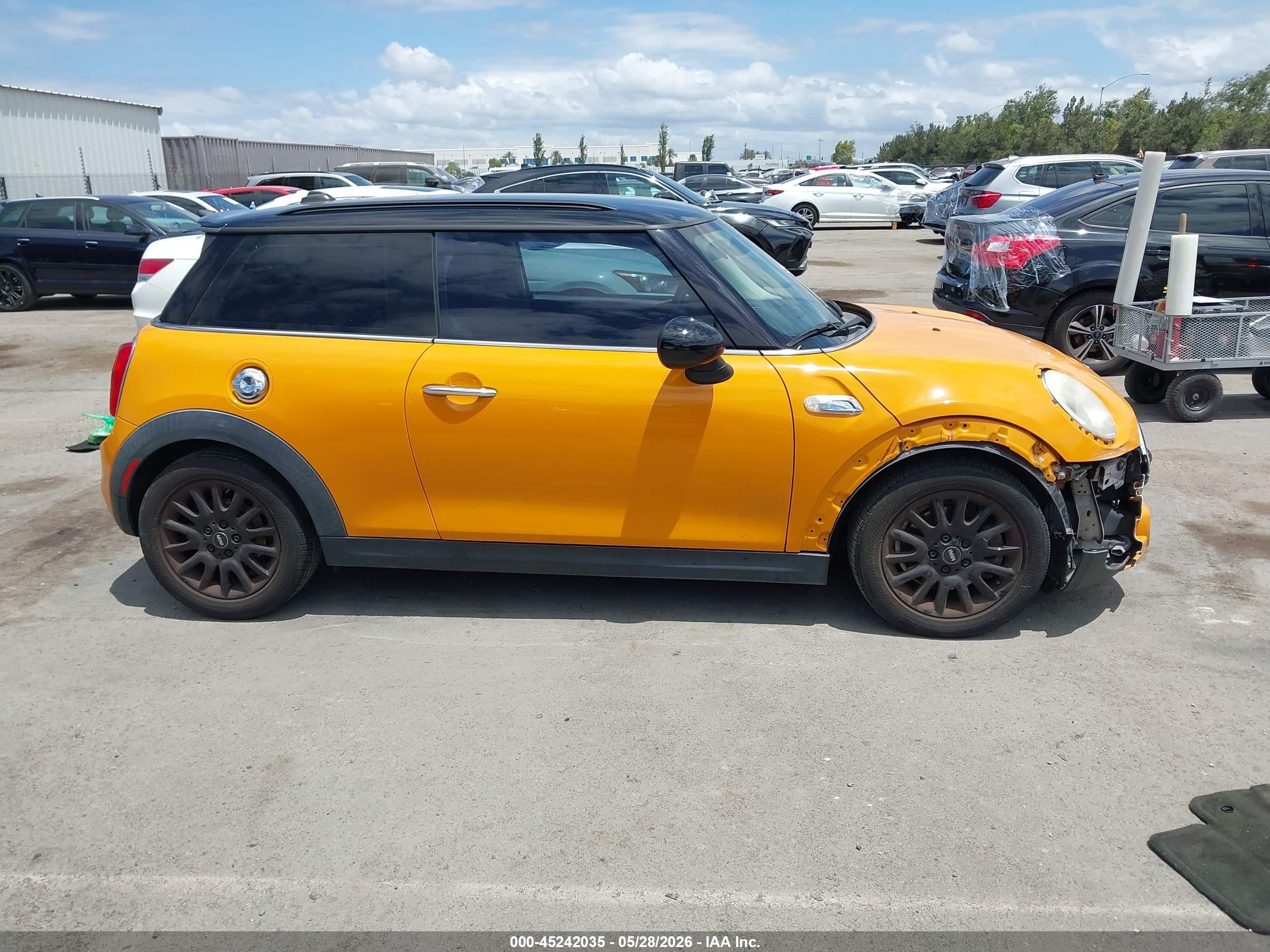 2015 Mini Hardtop Cooper S Оранжевый vin: WMWXP7C55F2A34913