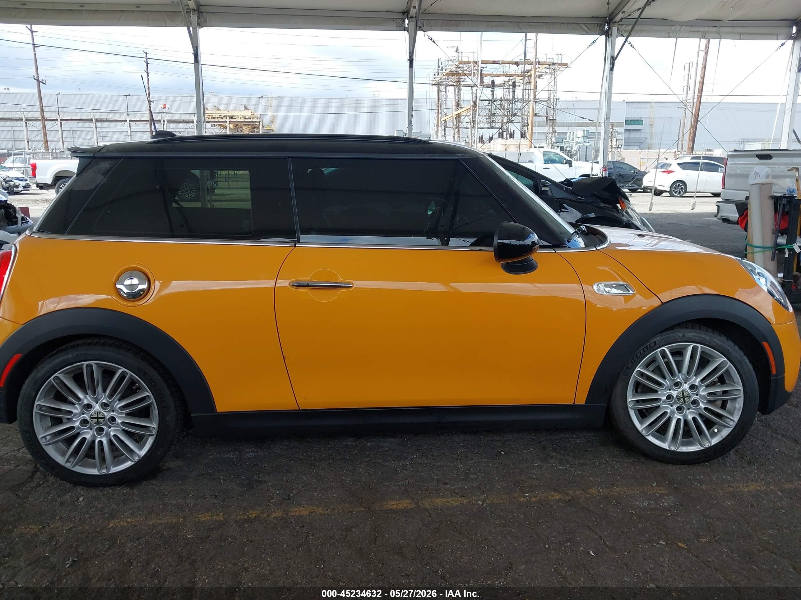 2015 Mini Hardtop Cooper S Orange vin: WMWXP7C55F2A60668