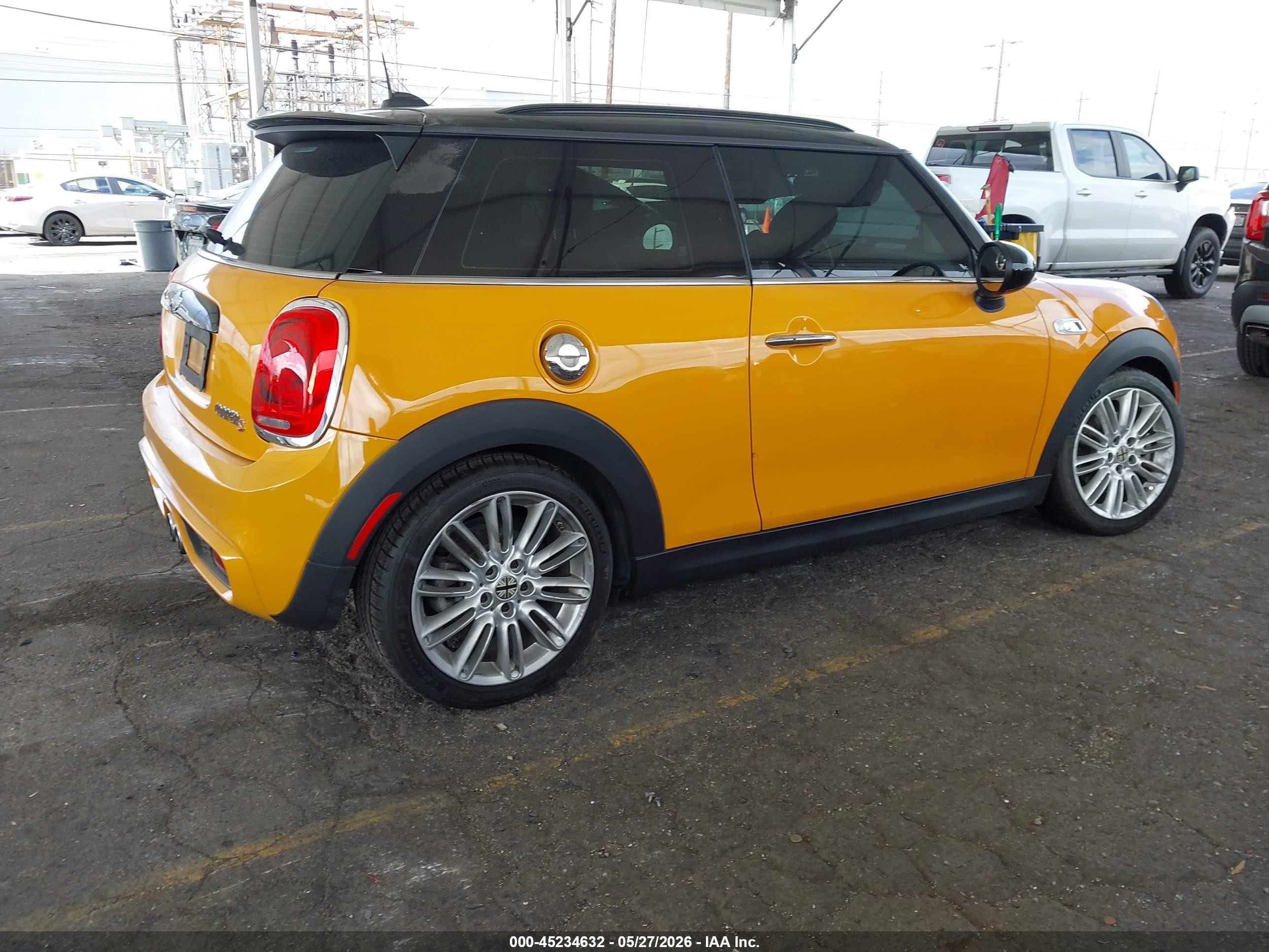 2015 Mini Hardtop Cooper S Orange vin: WMWXP7C55F2A60668