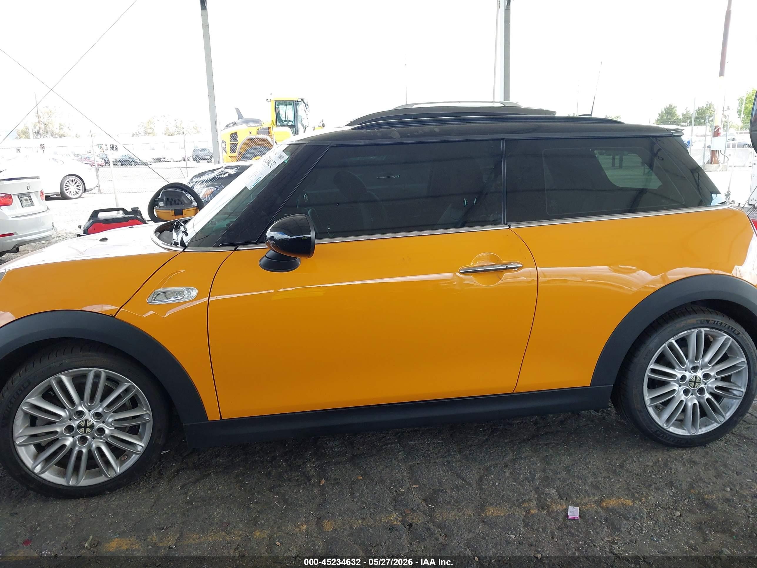 2015 Mini Hardtop Cooper S Orange vin: WMWXP7C55F2A60668
