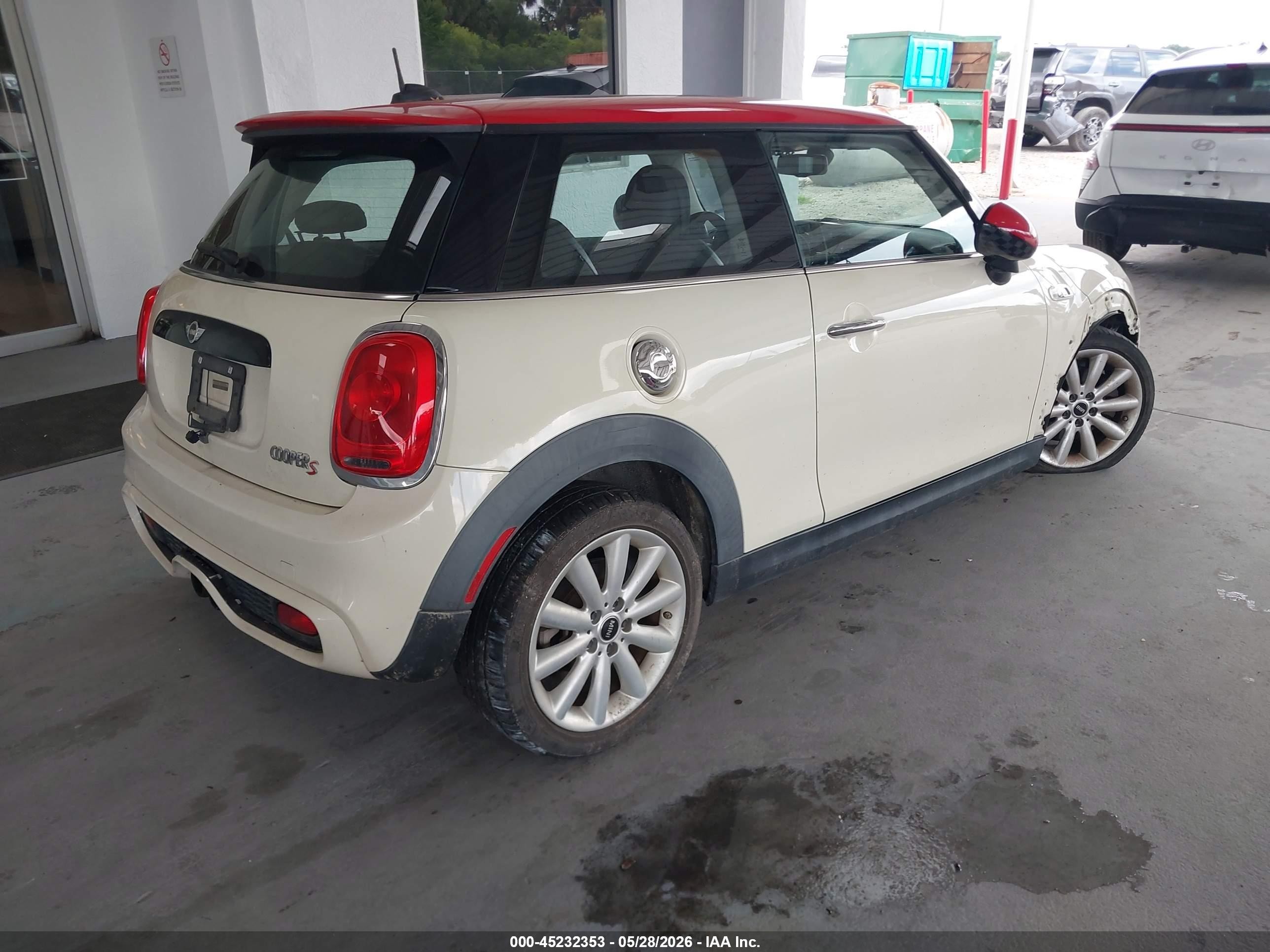 2015 Mini Hardtop Cooper S Белый vin: WMWXP7C57F2A33746