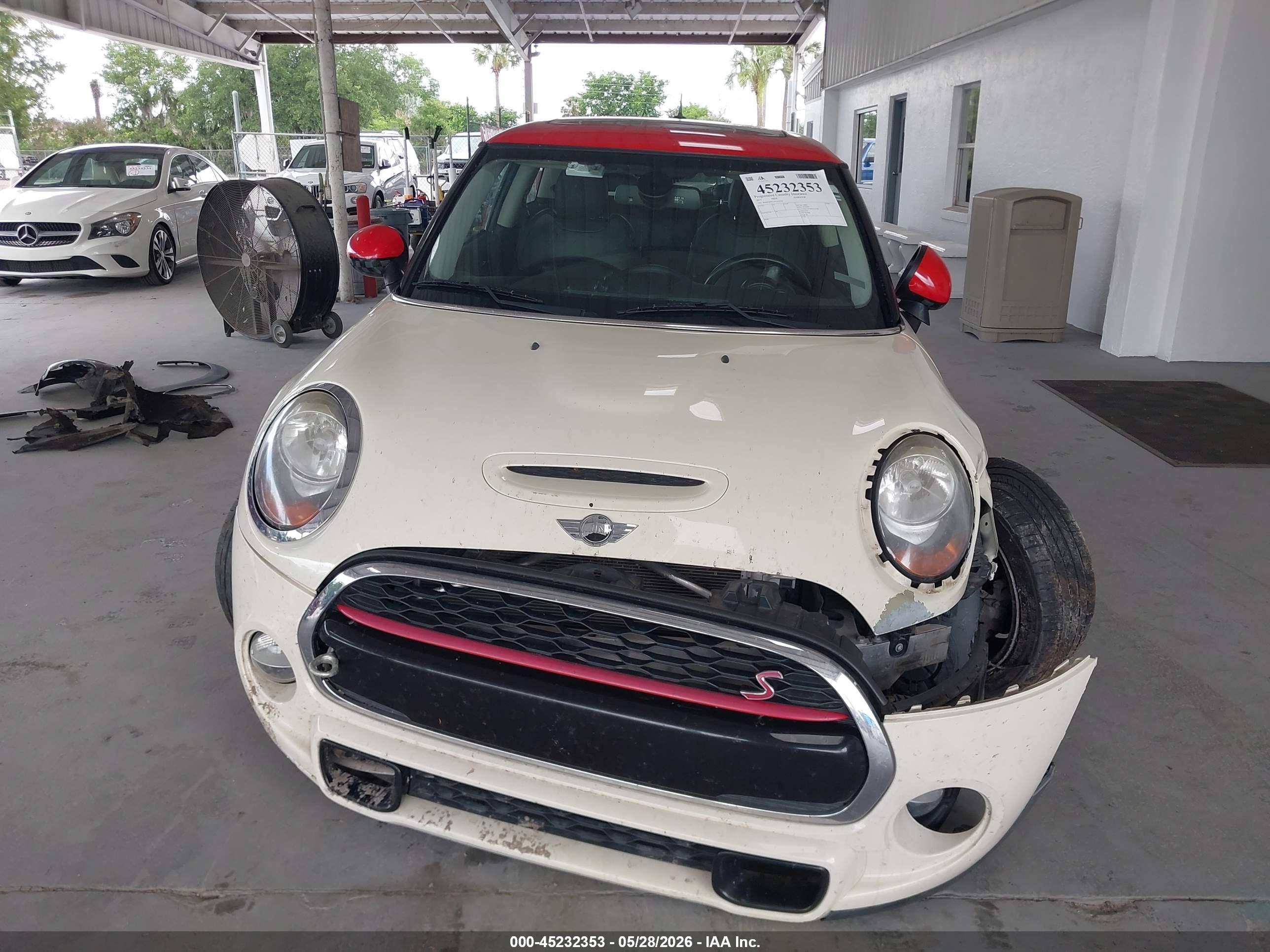 2015 Mini Hardtop Cooper S Белый vin: WMWXP7C57F2A33746