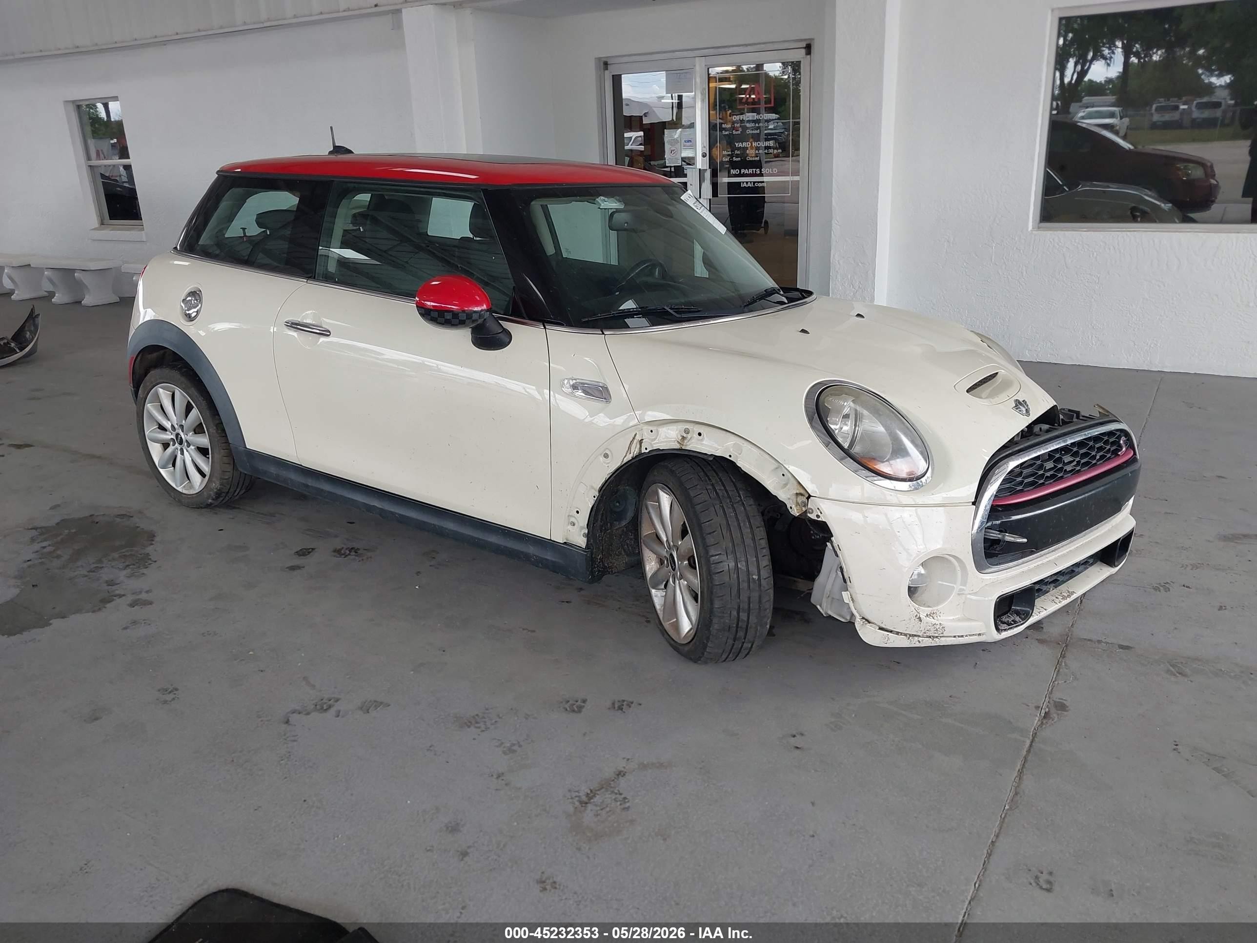 2015 Mini Hardtop Cooper S Белый vin: WMWXP7C57F2A33746