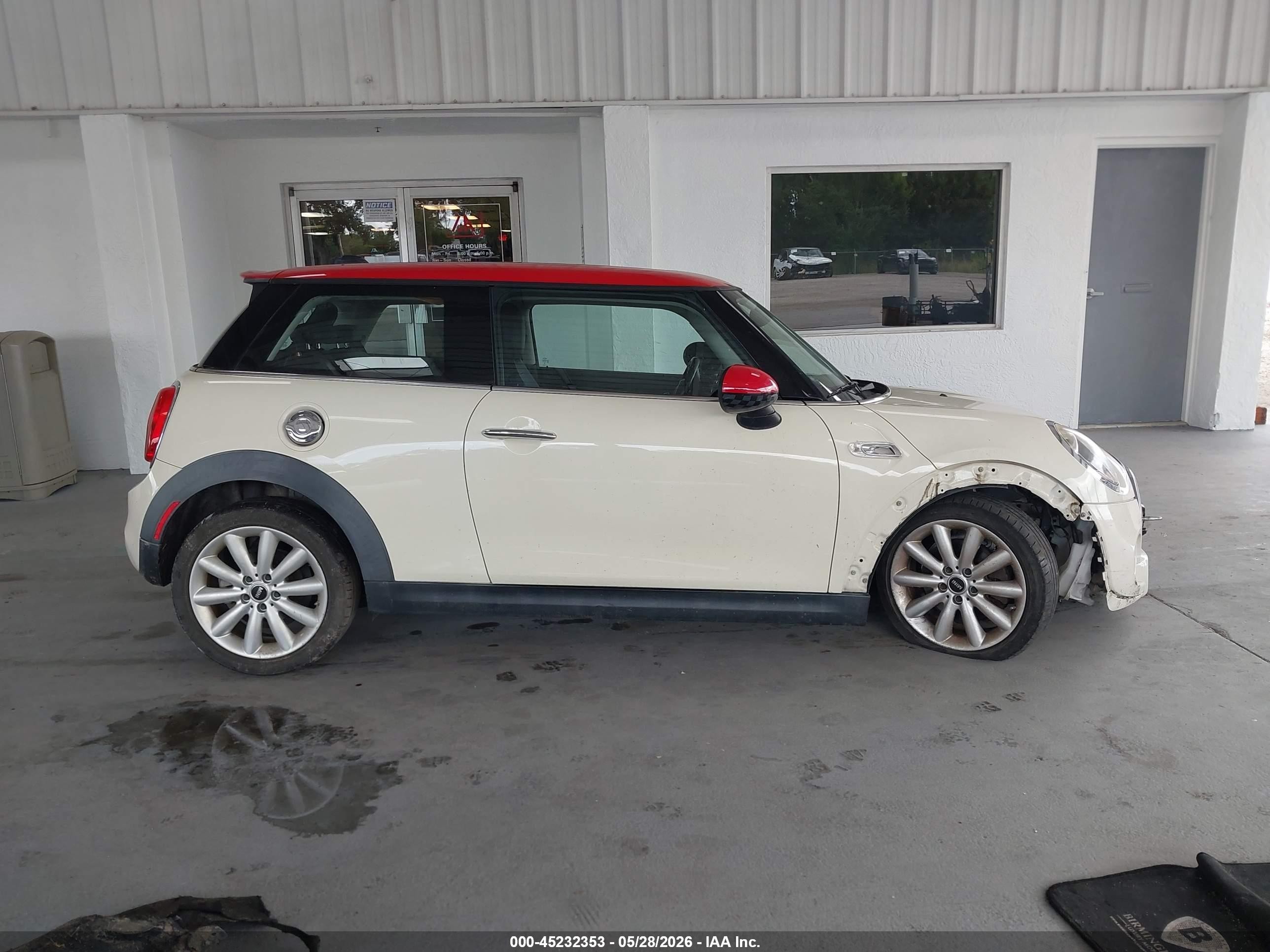 2015 Mini Hardtop Cooper S Белый vin: WMWXP7C57F2A33746