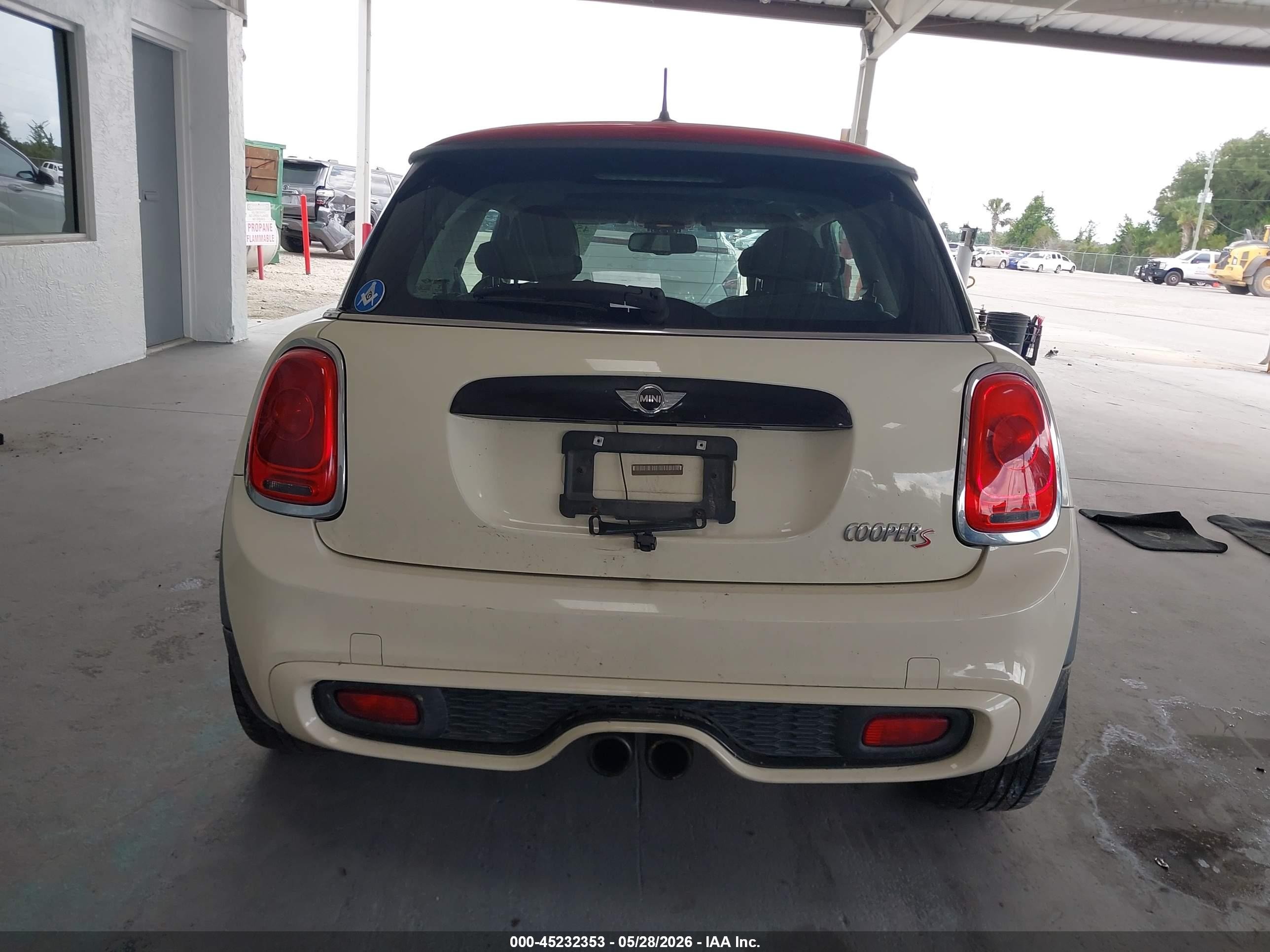 2015 Mini Hardtop Cooper S Белый vin: WMWXP7C57F2A33746