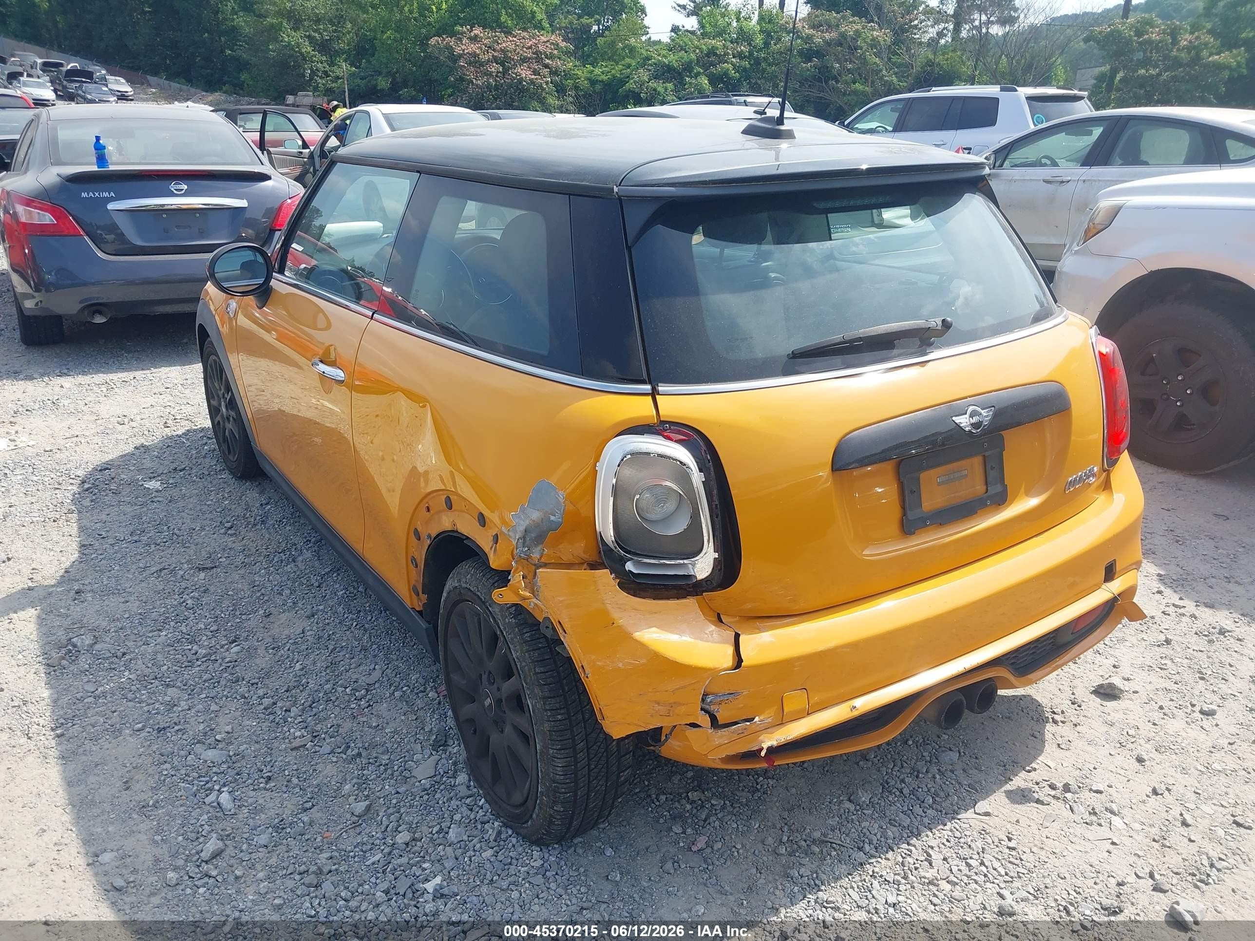 2015 Mini Hardtop Cooper S Orange vin: WMWXP7C57F2A34590